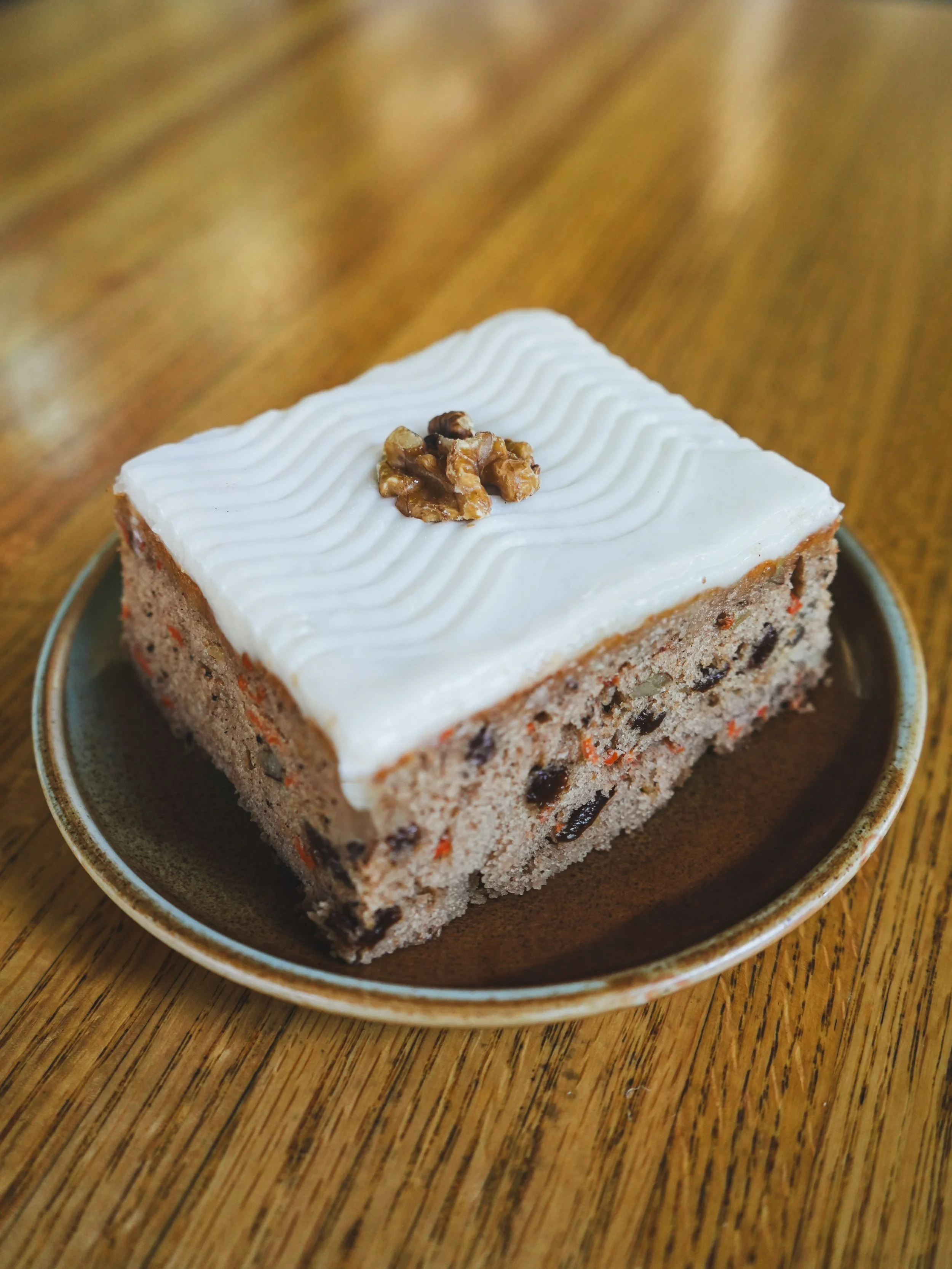 You can&rsquo;t buy happiness, but you can buy cake ☺️☁️🍂 Stop by to enjoy a slice of one of our fall favorites! 

💛 Spiced Carrot Cake
💛 Pumpkin Chocolate Chip Cheesecake
💛 Pecan Blondie 

#FYHmarketcafe