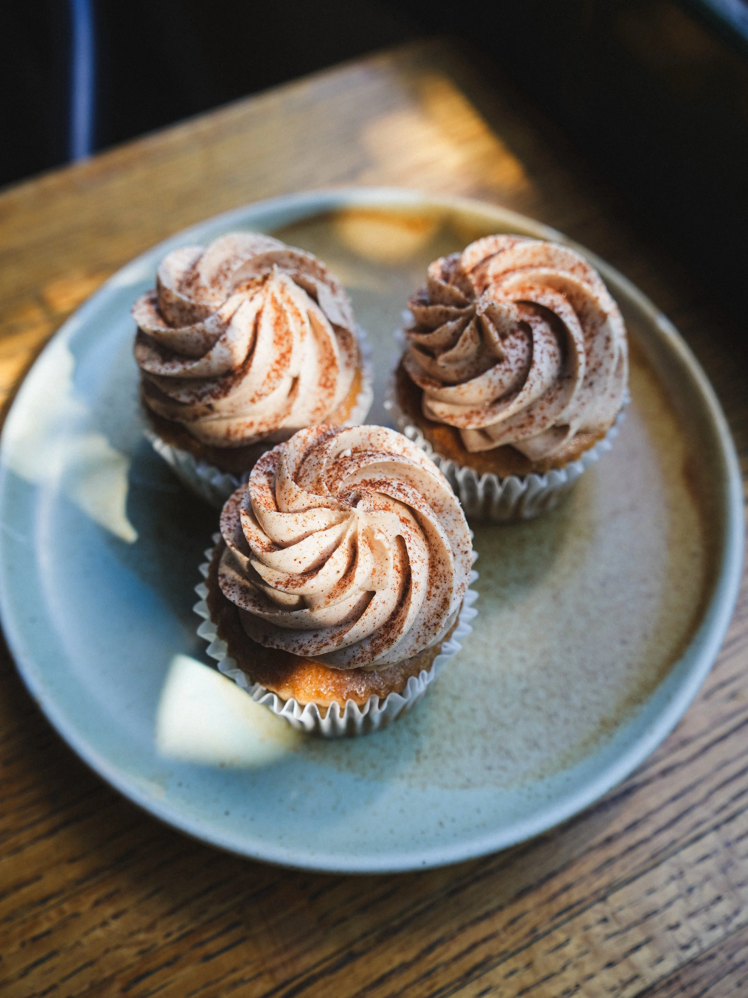 Autumn Equinox is here? Cue the Pumpkin Spice Cupcakes 🎃🍂🍁🌝 Gluten free and of course vegan-friendly 🌱🧁

Milkshake &amp; Pancakes are coming soon too&hellip;🧡💛🤎