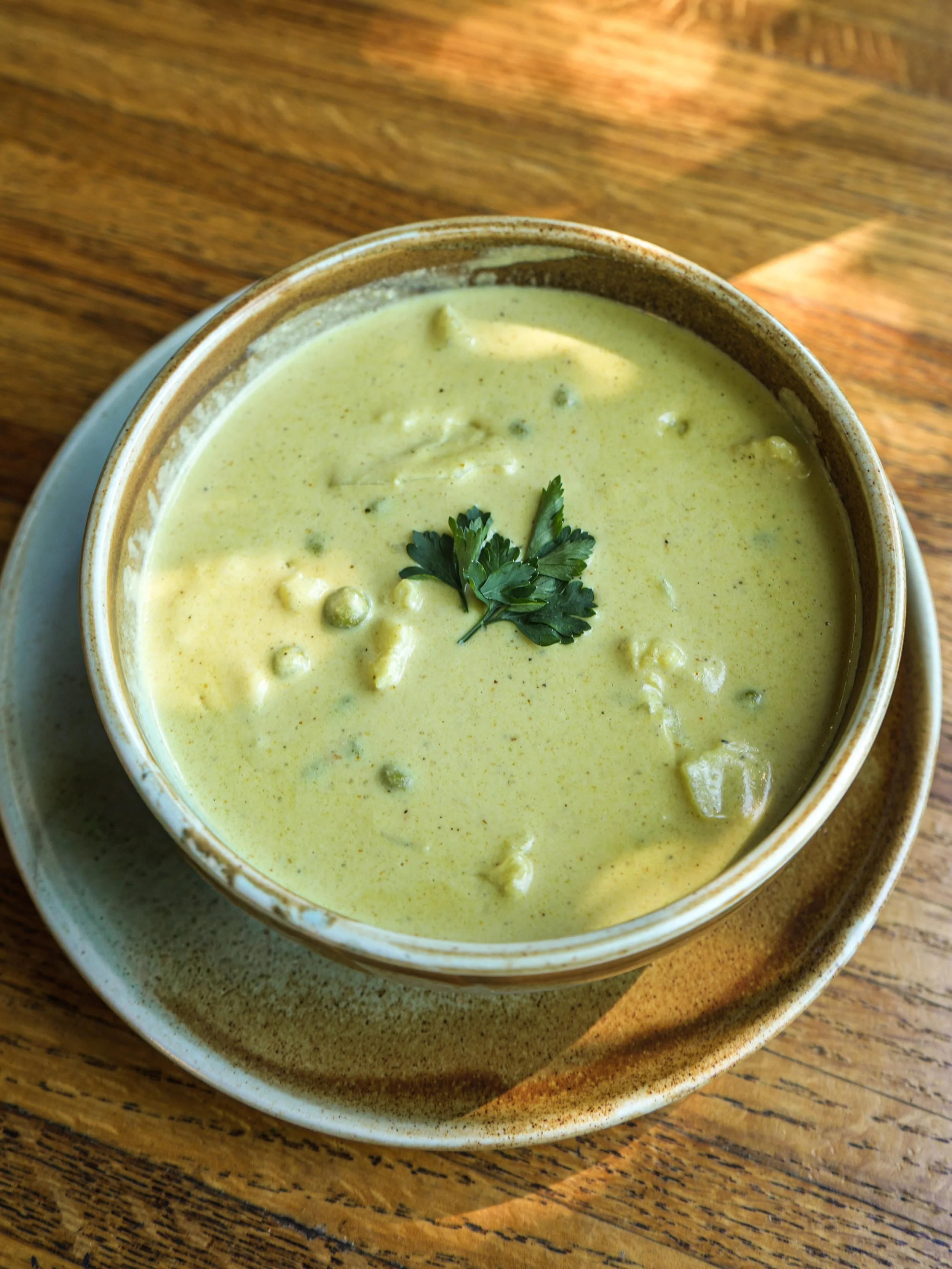 If see &ldquo;Ofelia&rsquo;s Curry Cauliflower&rdquo; on the soup menu, you HAVE to try it!!! We do a looooot of soups, but this is definitely an all star 🙂&zwj;↕️🧡🥣💫 (it&rsquo;s on the menu today&hellip;come grab a bowl!)