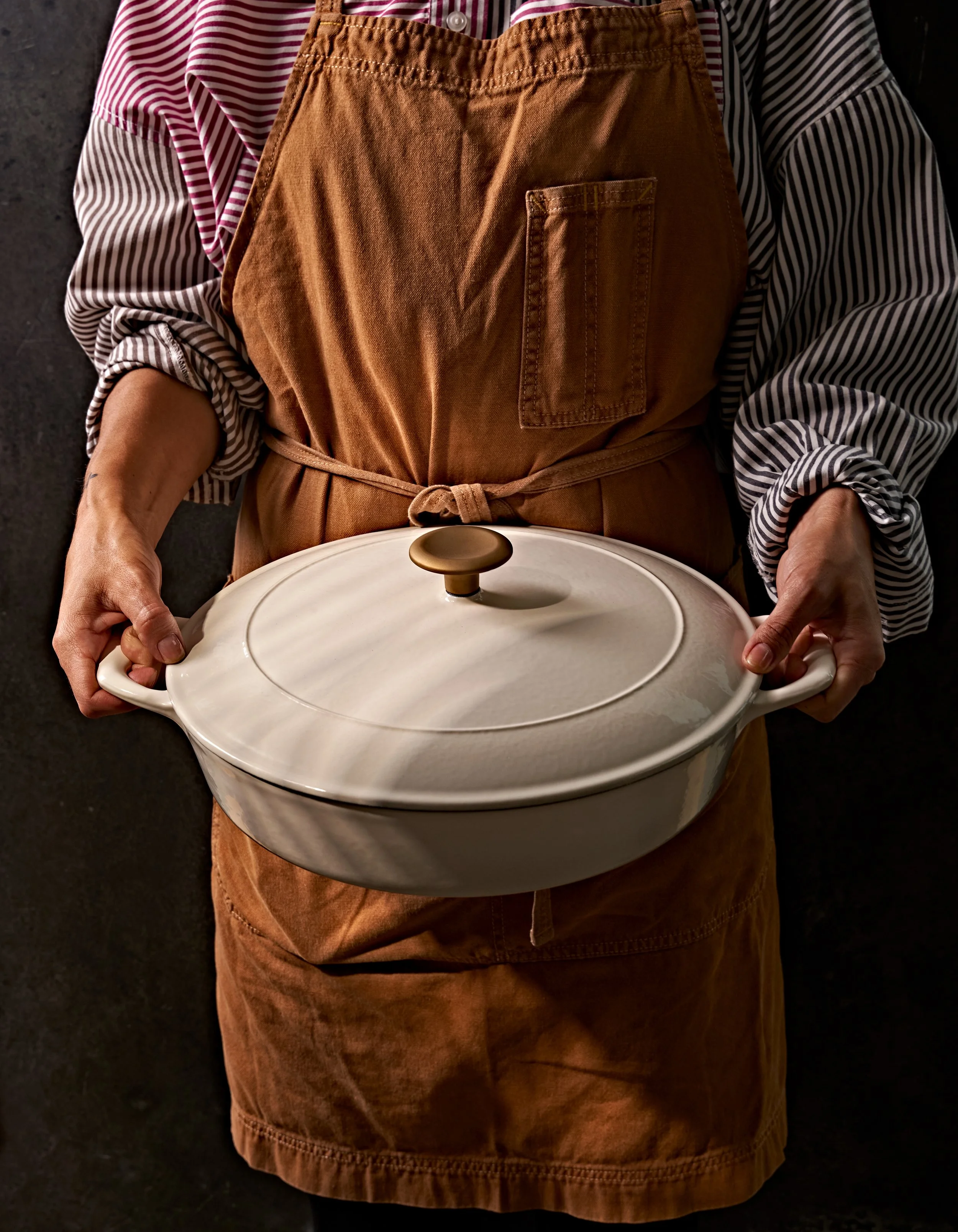 202410-FYH-Vegan-Cookbook_Holding_Pot-9022.jpg