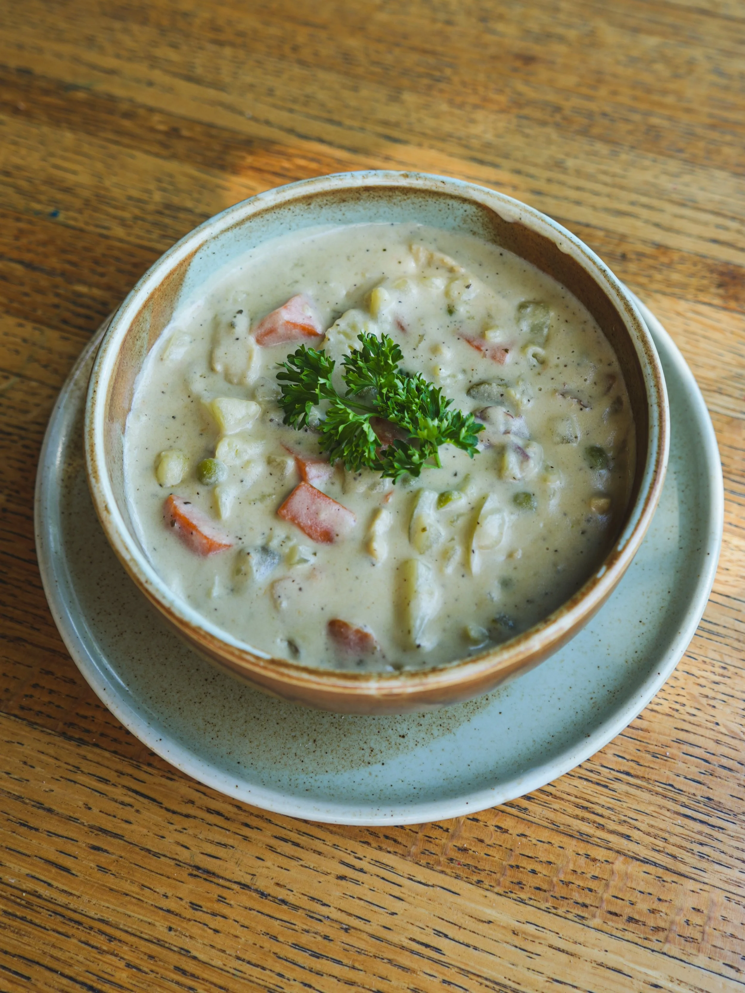 The definition of comfort is this Chicken Pot Pie Soup 😮&zwj;💨🌱🥣🍂 It&rsquo;s on the soup menu today - come get a bowl to dine in or to take away!
