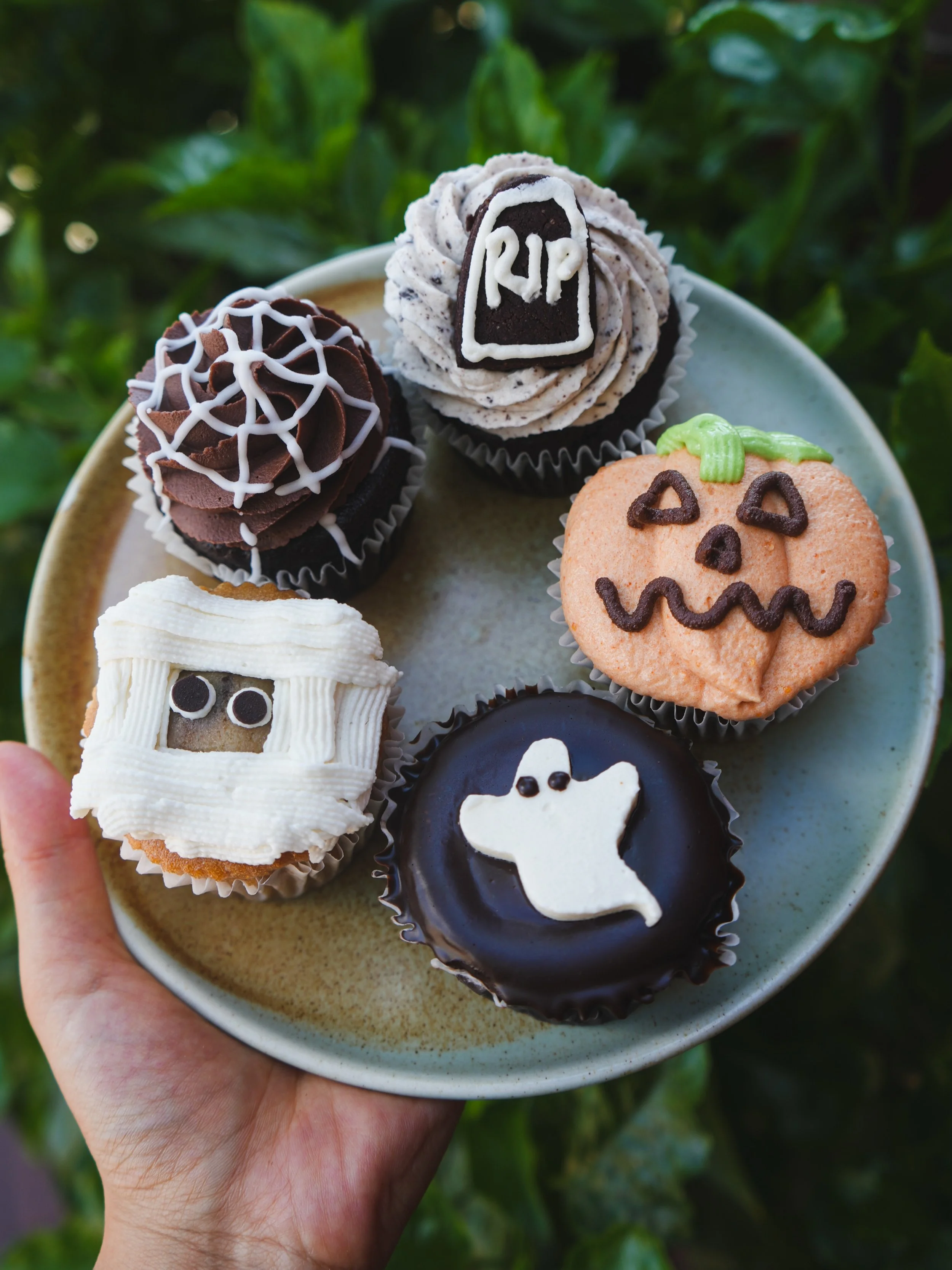 Grab a box of these spooky Halloween Cupcakes for your next party or gathering 🎃👻💀🕷️🪦 

Vegan &amp; Gluten Free (but no one will be able to tell 🤫) 

#FYHmarketcafe