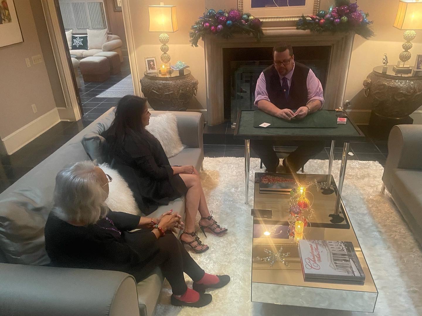 Jeff Walsh performing his Mentality and Mystery close up magic show for Clarise Tinsley, of Dallas Fox News, at her private birthday party.