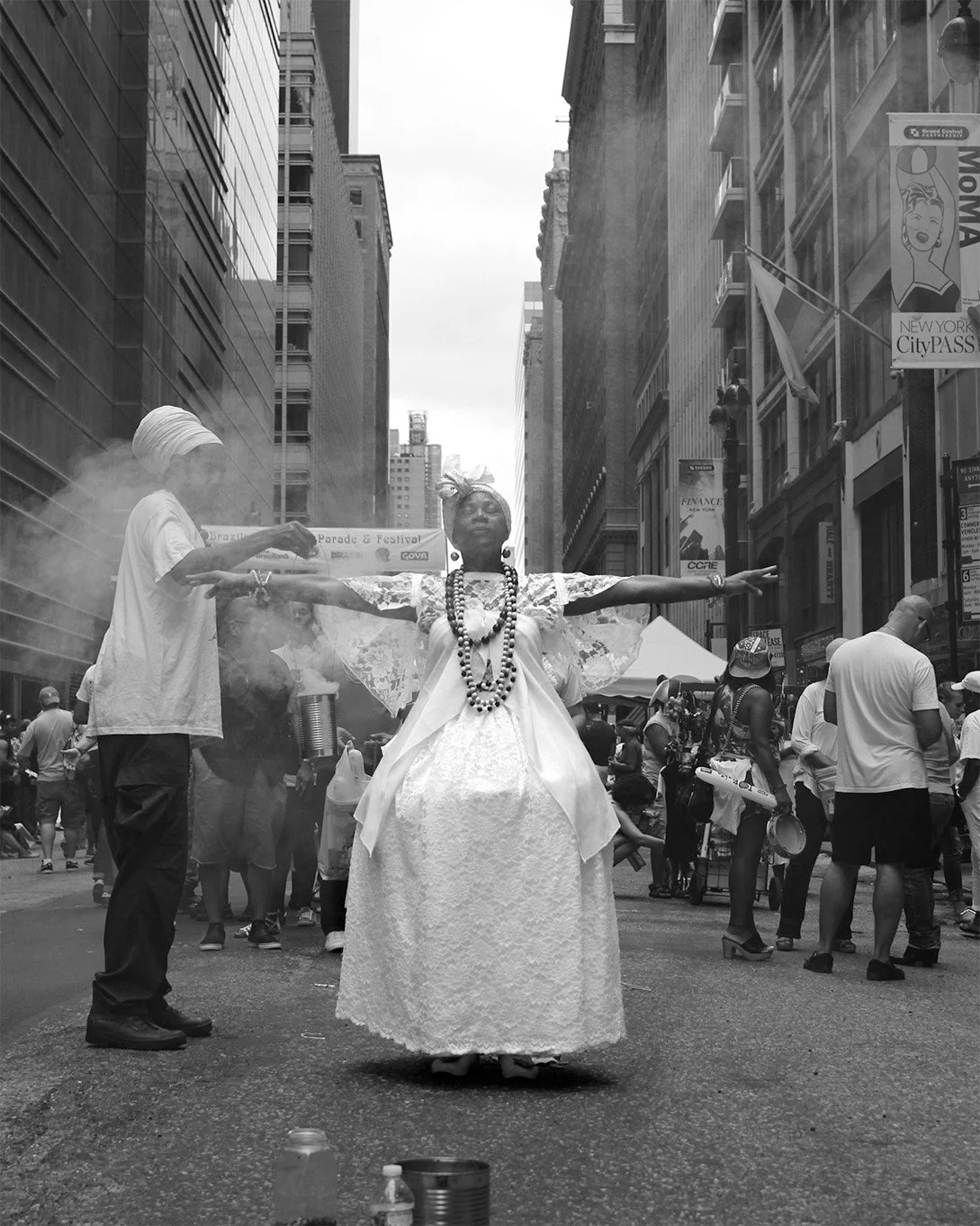 2014_09_11_AndreaDiasBreitman_StreetPhotography_BrasilianParade_Bahiana14_BW_Web.jpg