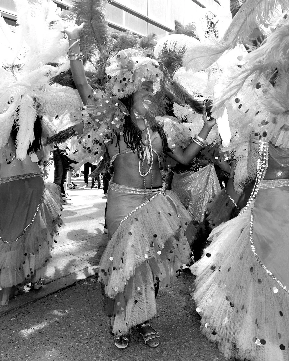 2014_09_11_AndreaDiasBreitman_StreetPhotography_BrasilianParade_Feathers05_BW_Web.jpg