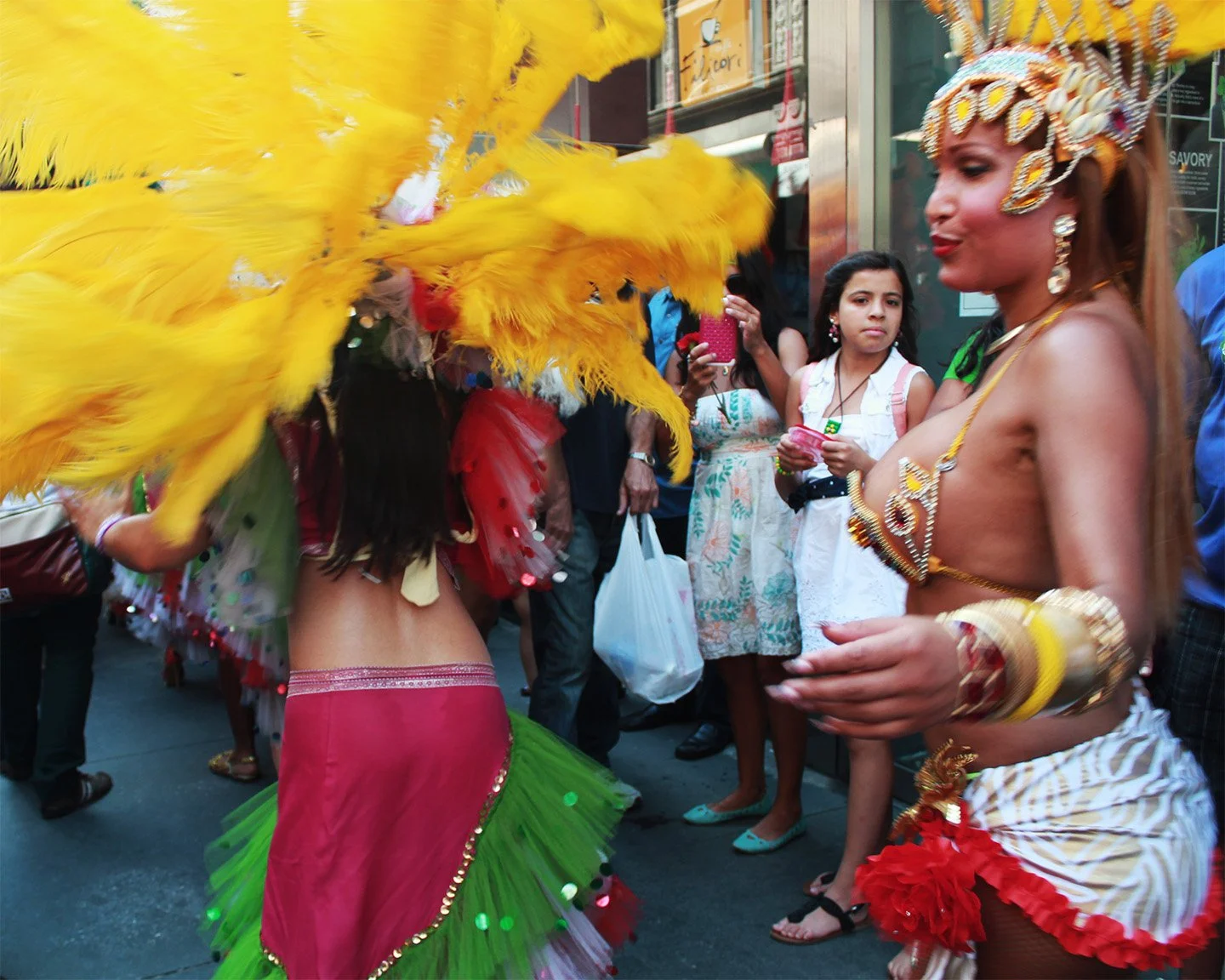 2014_09_11_AndreaDiasBreitman_StreetPhotography_BrasilianParade_Dancer04_Web.jpg