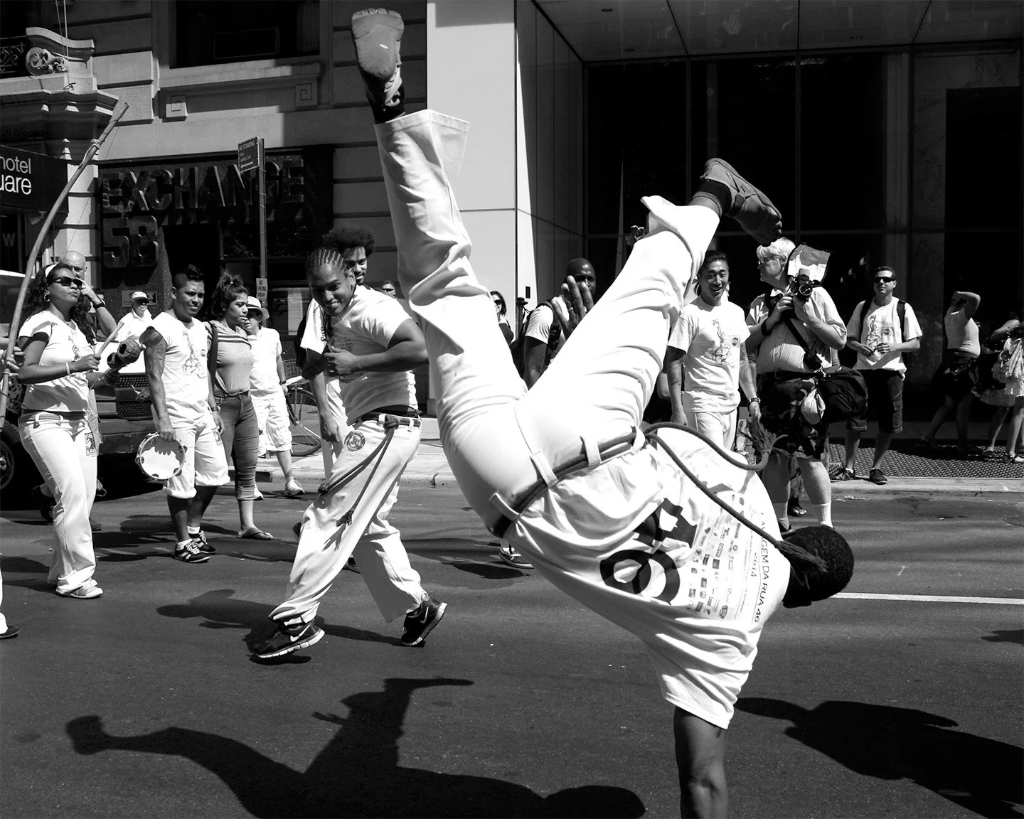 2014_09_11_AndreaDiasBreitman_StreetPhotography_BrasilianParade_Capoeira03_BW_Web.jpg