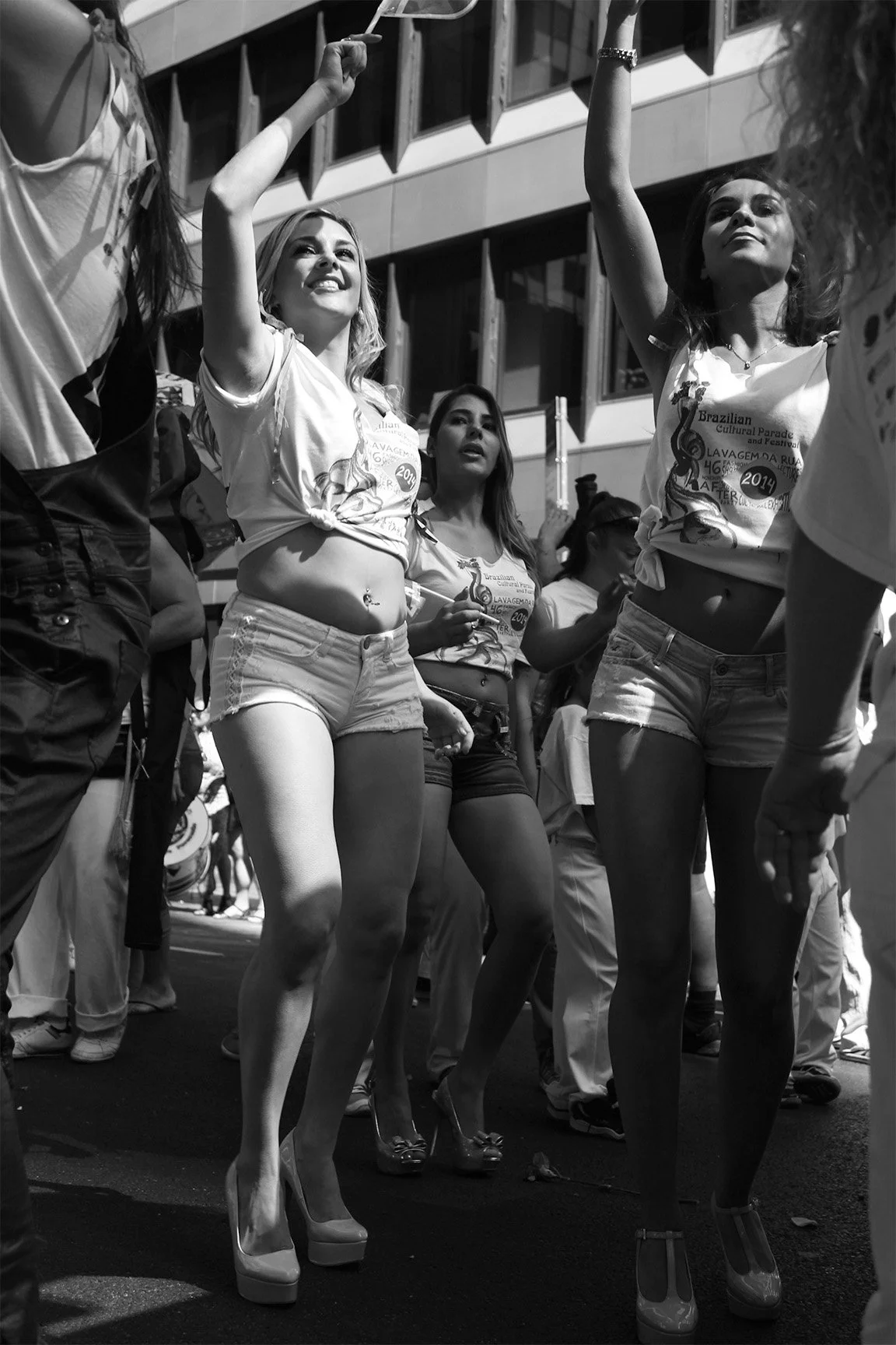 2014_09_11_AndreaDiasBreitman_StreetPhotography_BrasilianParade_Dancer02_BW_Web.jpg