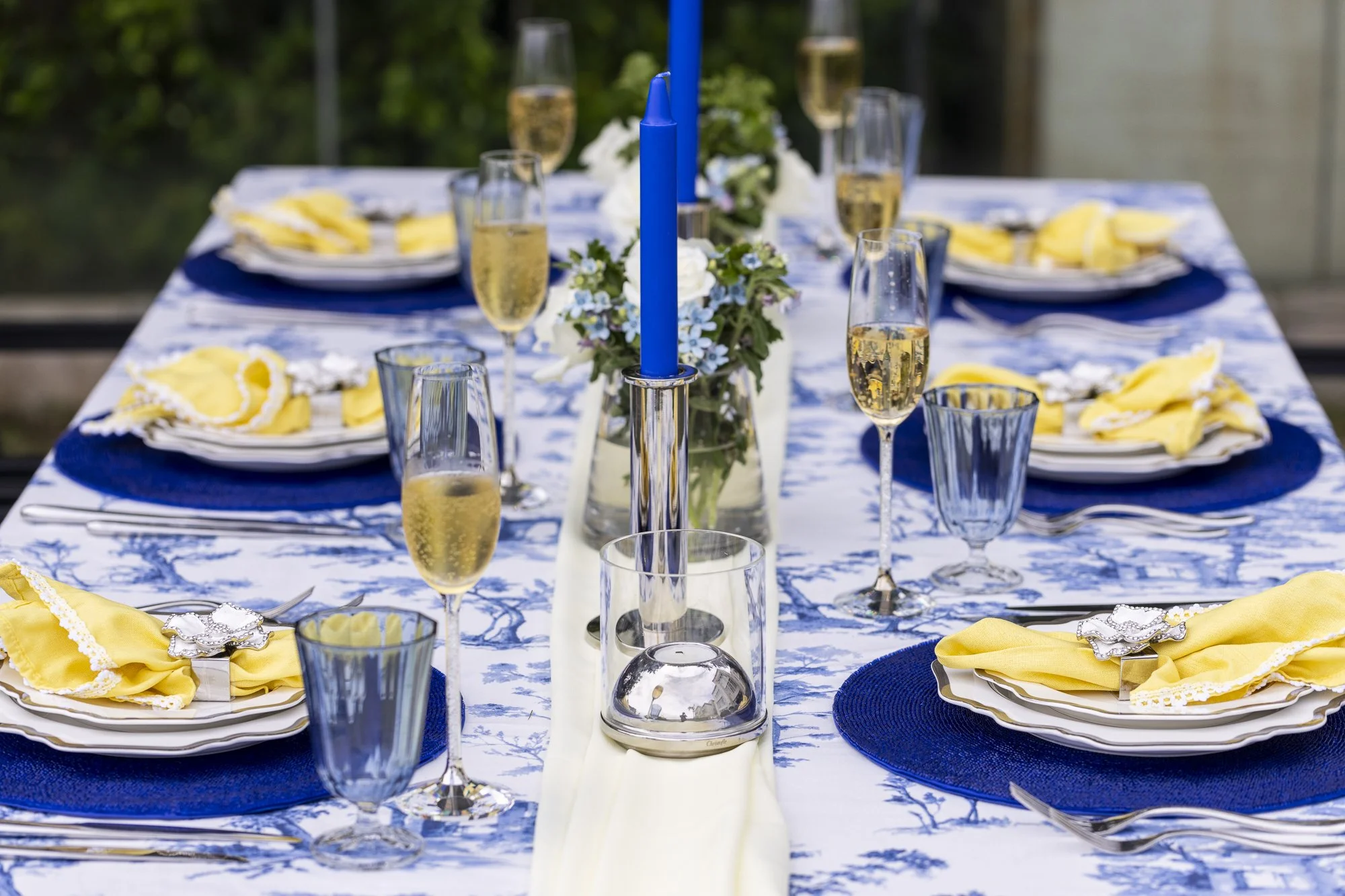 Transform your dining space with the serene beauty of the Blue Garden Tablecloth. Featuring a stunning blue and white motif of a traditional garden scene, this tablecloth brings a sense of refined tranquility to any meal or afternoon tea. The intrica