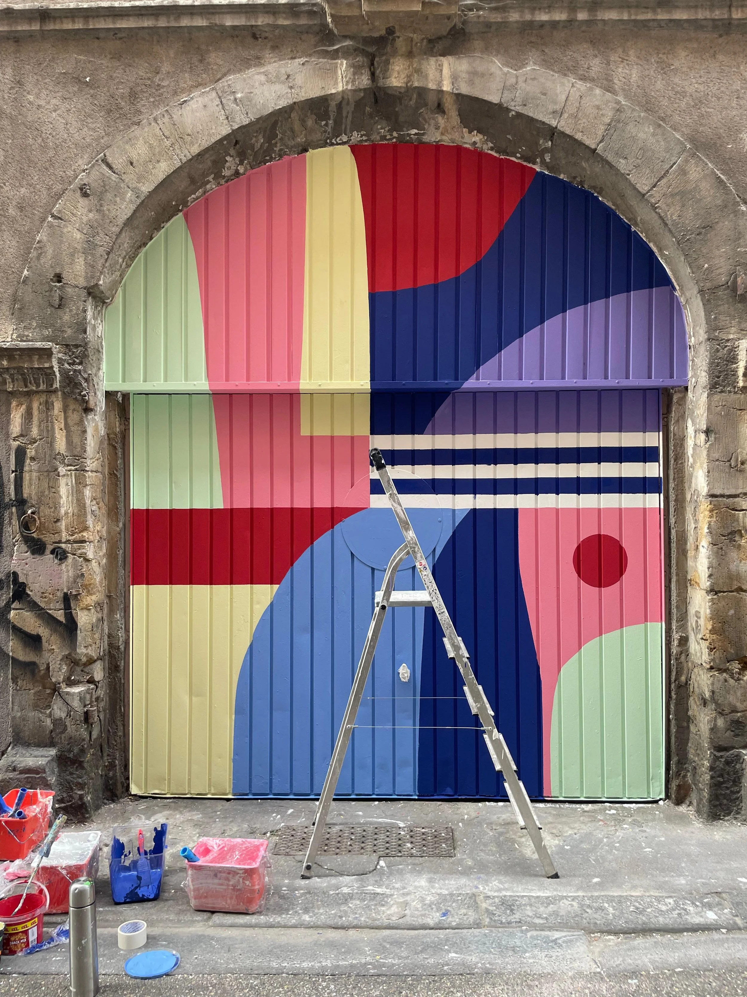 Fresque rue des Augustins à Lyon par les artistes Tang, Sphinx, et Sophie Convers accompagnés par Akka Studio