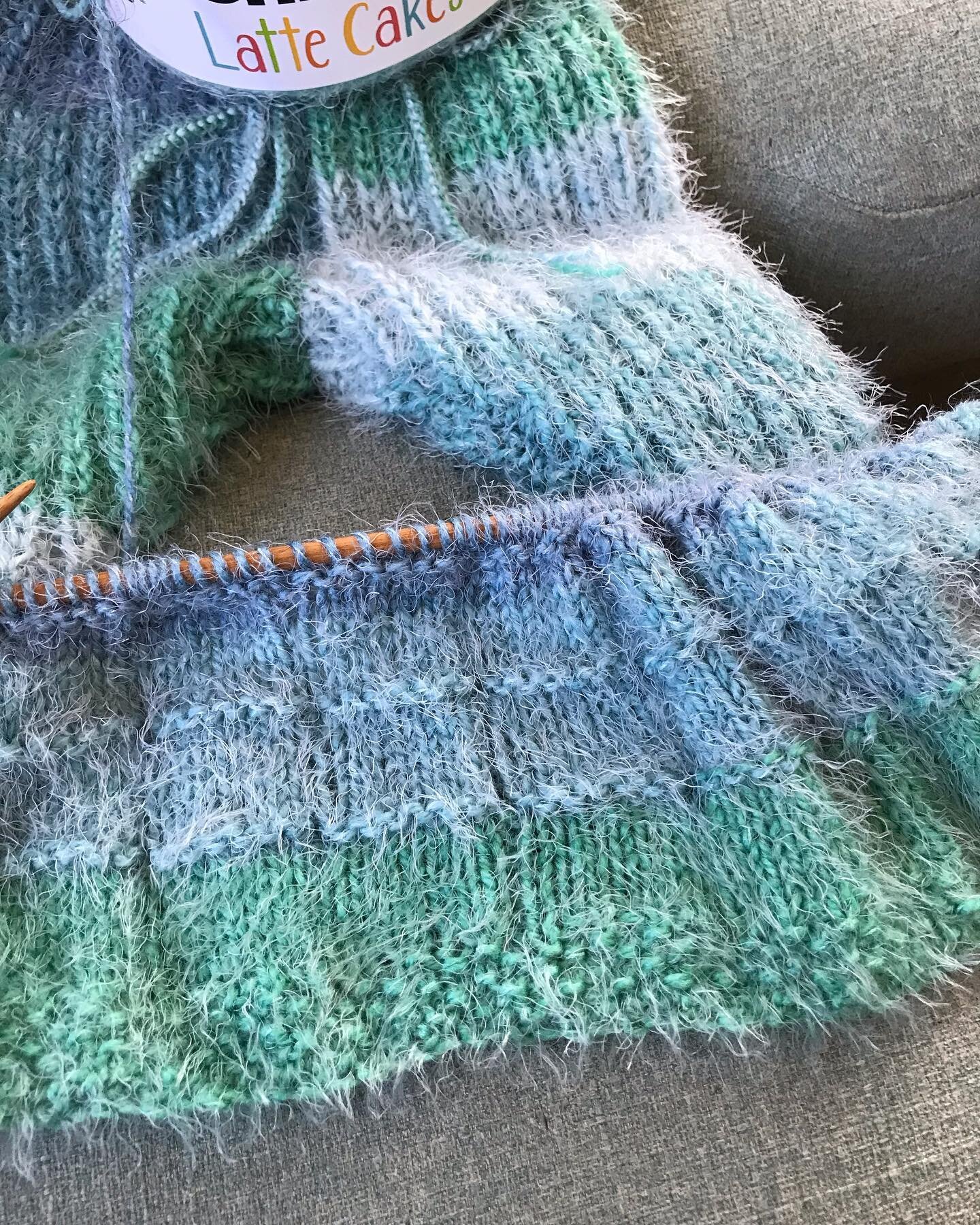 I&rsquo;m working on a few pram blankets now that the weather gets colder. Patterns are almost finished and should be available soon. 

#baby #babyblanket #pram #pramblanket #gift #knitting #knitted #pattern #wool #yarn #aqua #meditation #zen #handma