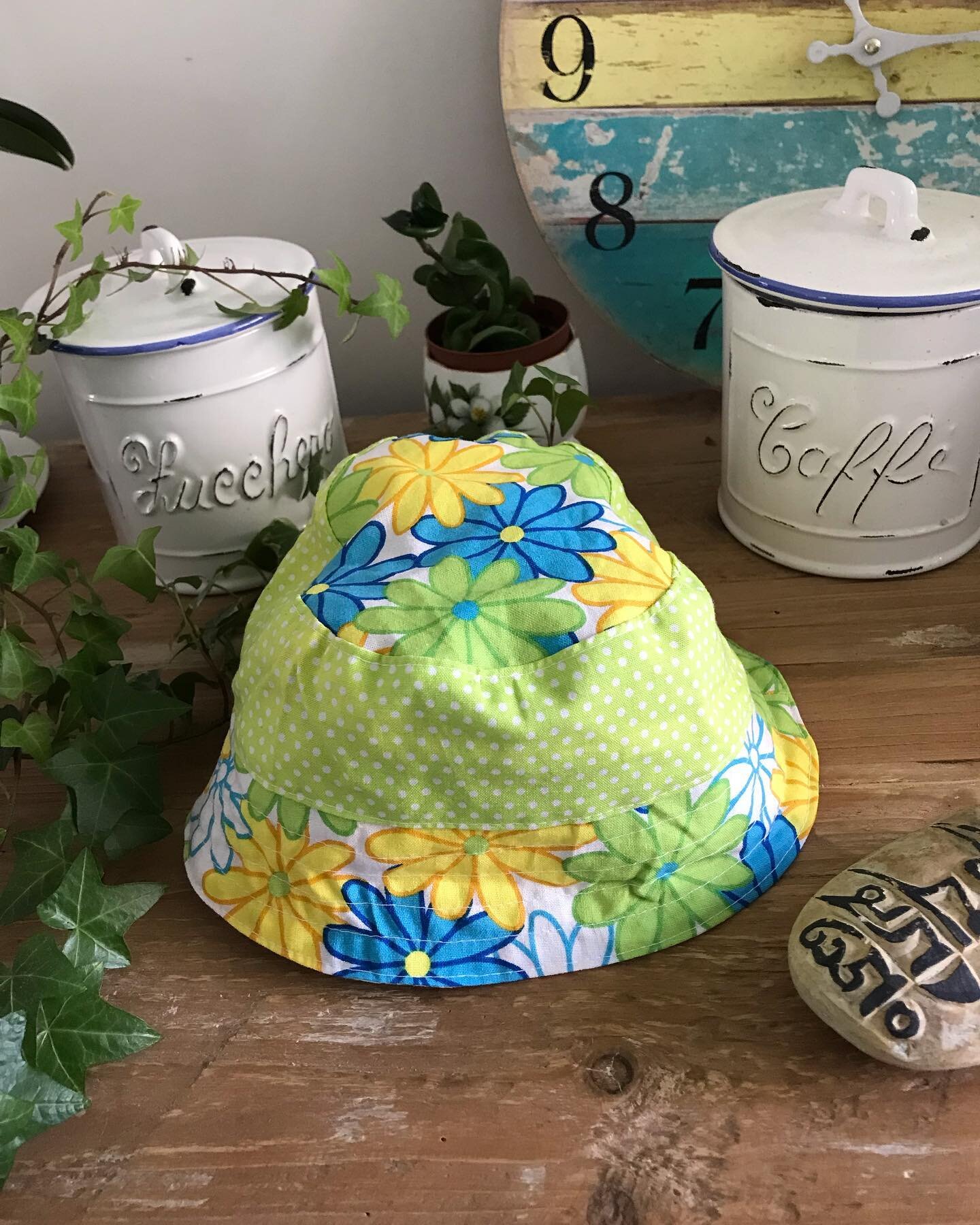 Summer is on it&rsquo;s way so I thought I should work on sun protection for the little ones. The reversible bucket hat is the result. This is the first prototype and I still have some fine tuning to do. Now I have to wait for my model to come back f