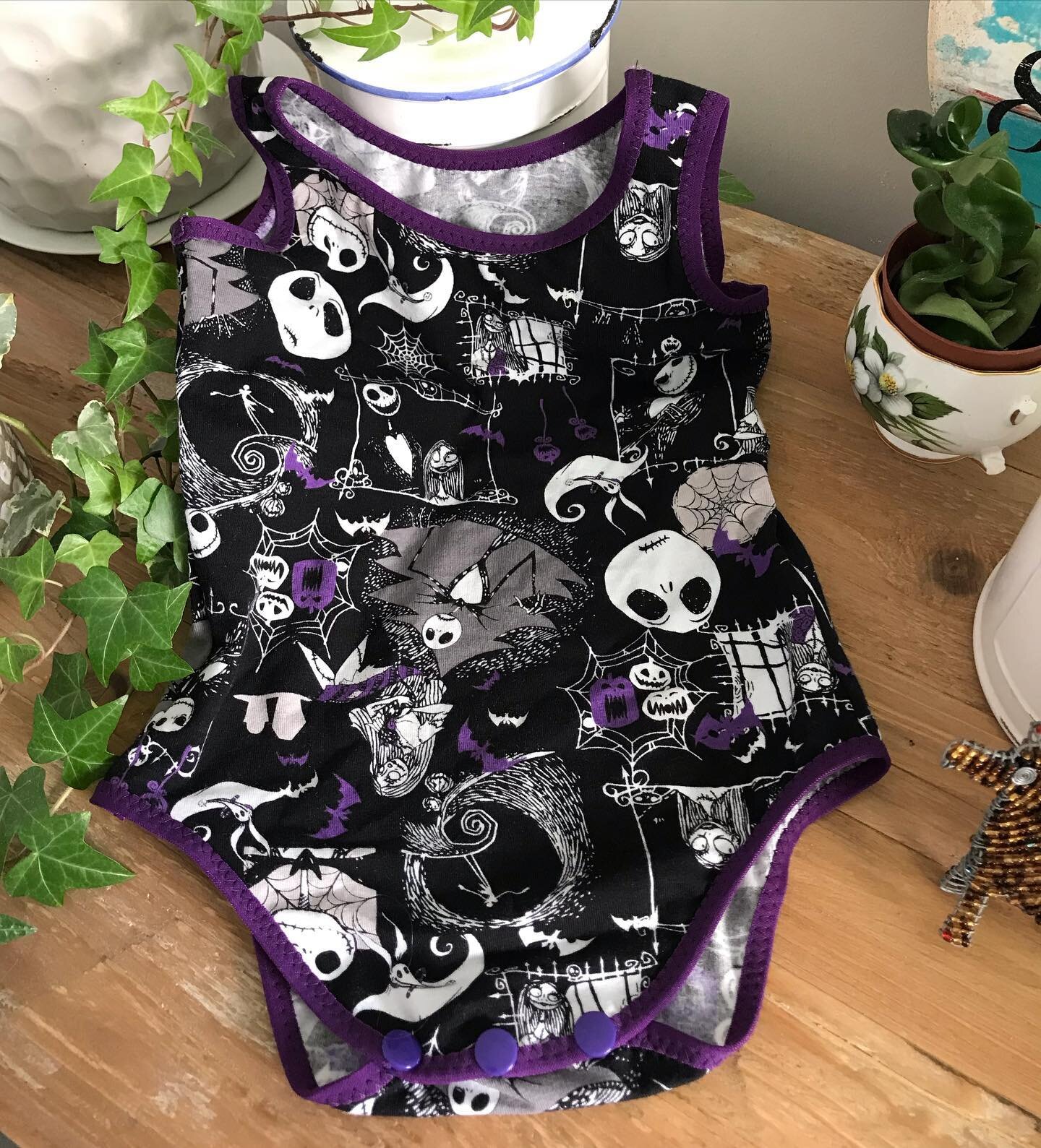 Halloween is coming up with giant steps! Lucky for me the fabric arrived just in time to make this awesome Halloween Onesie. Kits or Made to Order will be added to my website (link in bio) over the next few days. 

#halloween #baby #gift #onesie #mad