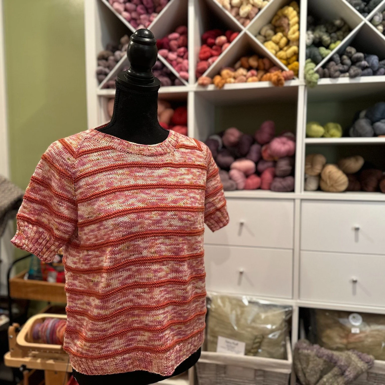 Super Sample Saturday! 
Featuring The Relax Tee by Aimee Sher @aimeeshermakes 

This was knit for us by Megan Catlap Knits with 2 skeins of Summer Sunset and 1 skein of a deep Orange,  in MCN Fingering weight. The original design is a single color, w