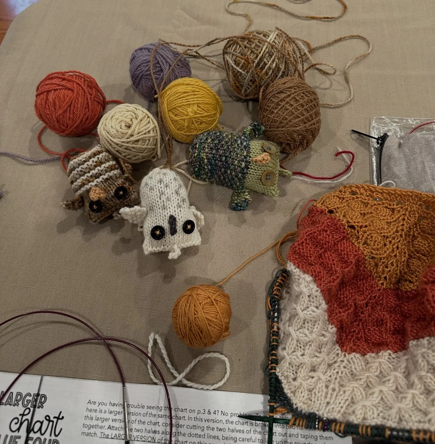 The owls are here! Come on by for a crafternoon. We are here until 4 today. 

Michelle is also trying to catch up on her #gingerbreadmkal too😉

#openstudio #shop #craft