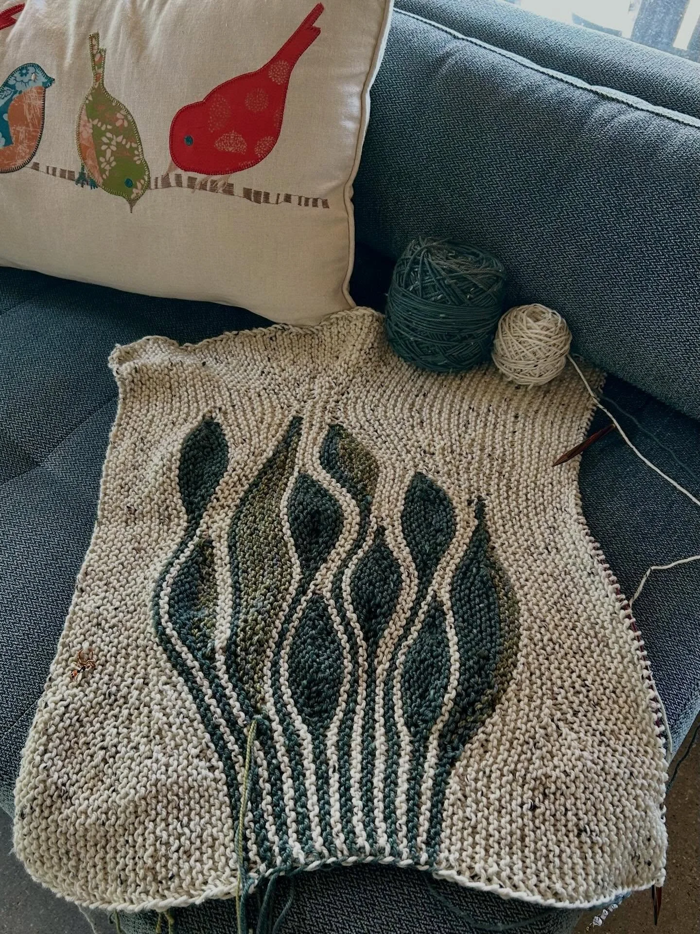 Something between a finished object and a work in progress&mdash;the Adelphia pattern by @linneaornsteindesign, slightly modified to become a pillow!

This pattern, designed as a purse, uses simple wrap and turn in garter stitch, which is such a fun 