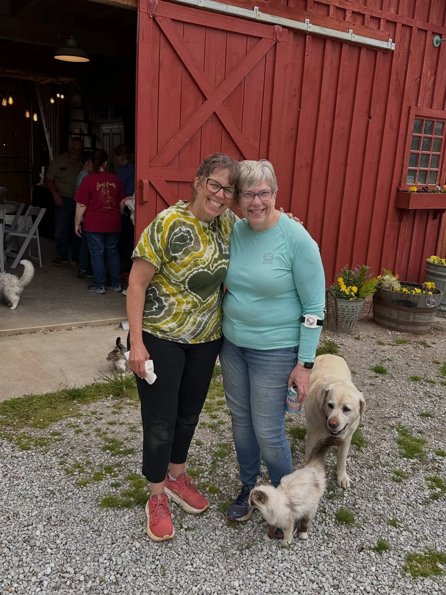 Michelle got to spend a little time helping Beth and family @heritagefarmevents with shearing this morning.  Feeling blessed for this opportunity 💕 

#fiberfriends #alpaca #futureyarn