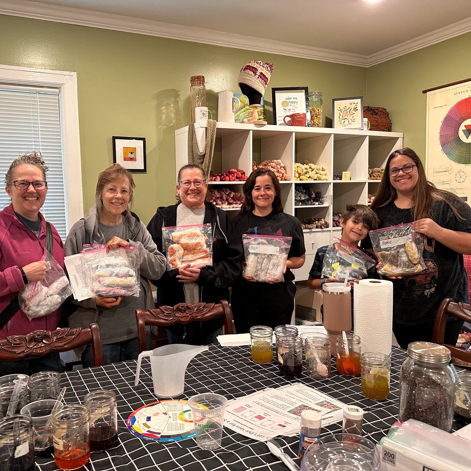 Yesterday was a blast! First, helping Courtney and friends play with natural dyes in a class with mini skeins. Then, getting to play with the leftovers while we cleaned up.  Thanks Ainsley for being my helper yesterday!

 #fiberfriends #fiberart #slo