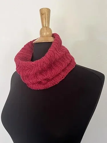 Megan knit the Little Creek Cowl in Nature's Splendor Merino Silk. One skein only!