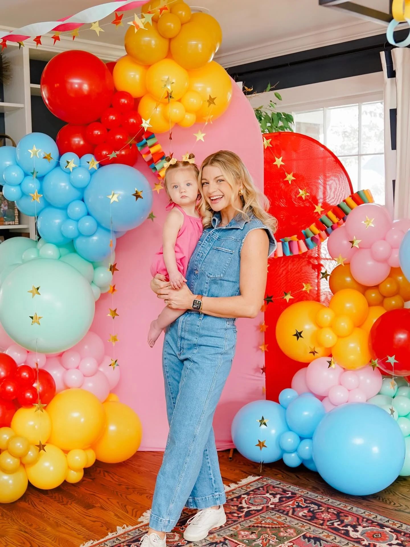 Paw-ty fit for ONE golden girl✨🐶🌈

A first birthday that felt like a living rainbow, with joy in every detail! And when mom&rsquo;s the one baking the cake&hellip; it&rsquo;s pure gold. 🐾💛

@tayloredgoodsandcompany
@taylorekmanswitzer 
Photos: @k