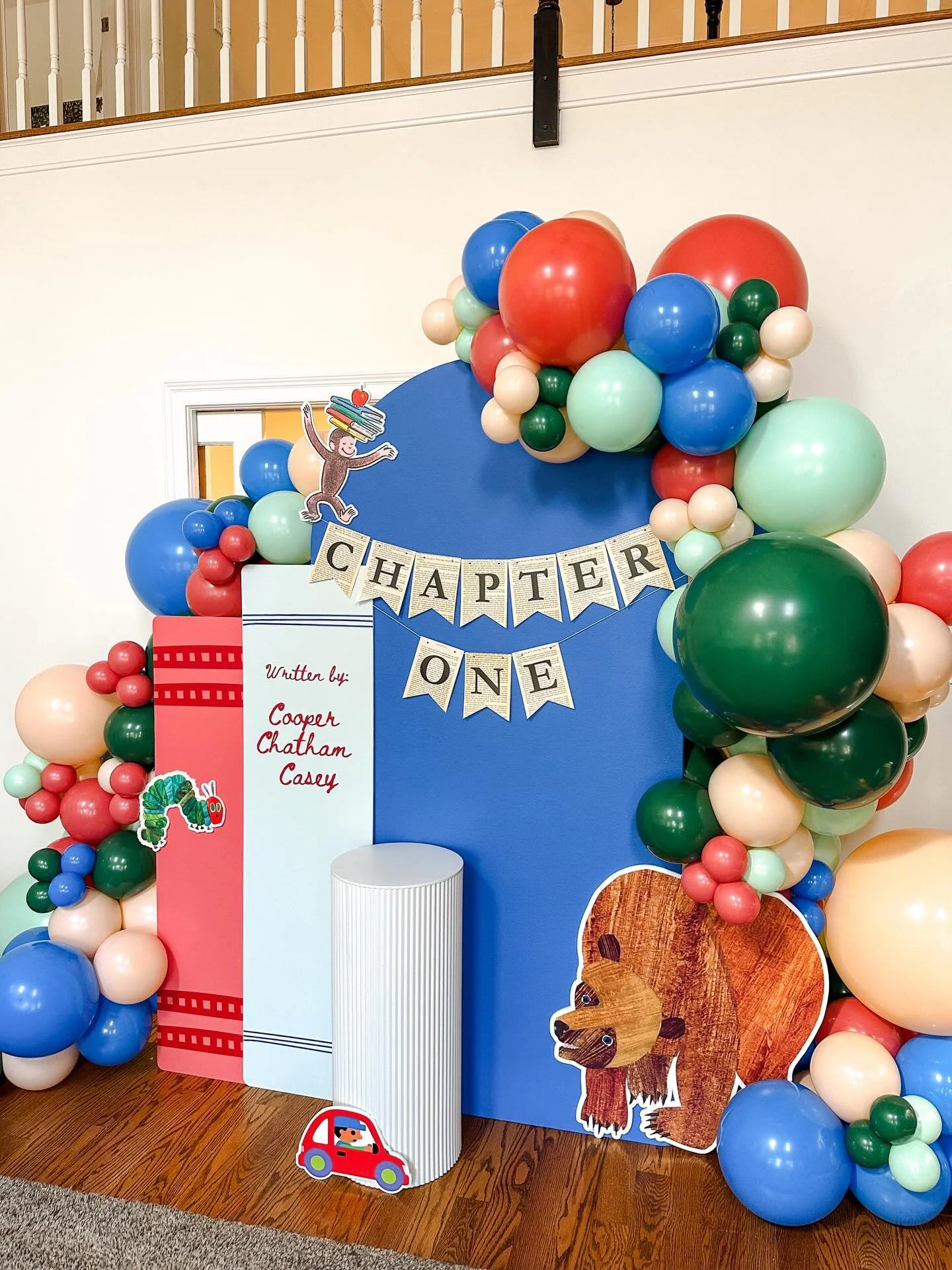 Chapter ONE complete 📚🐛🚗 a full year of favorites, milestones, and memories worth celebrating 💌 Loved bringing the client&rsquo;s creative vision to life.

#louisvilleballoons #louisvilleevents #chapterone#tuftexballoons