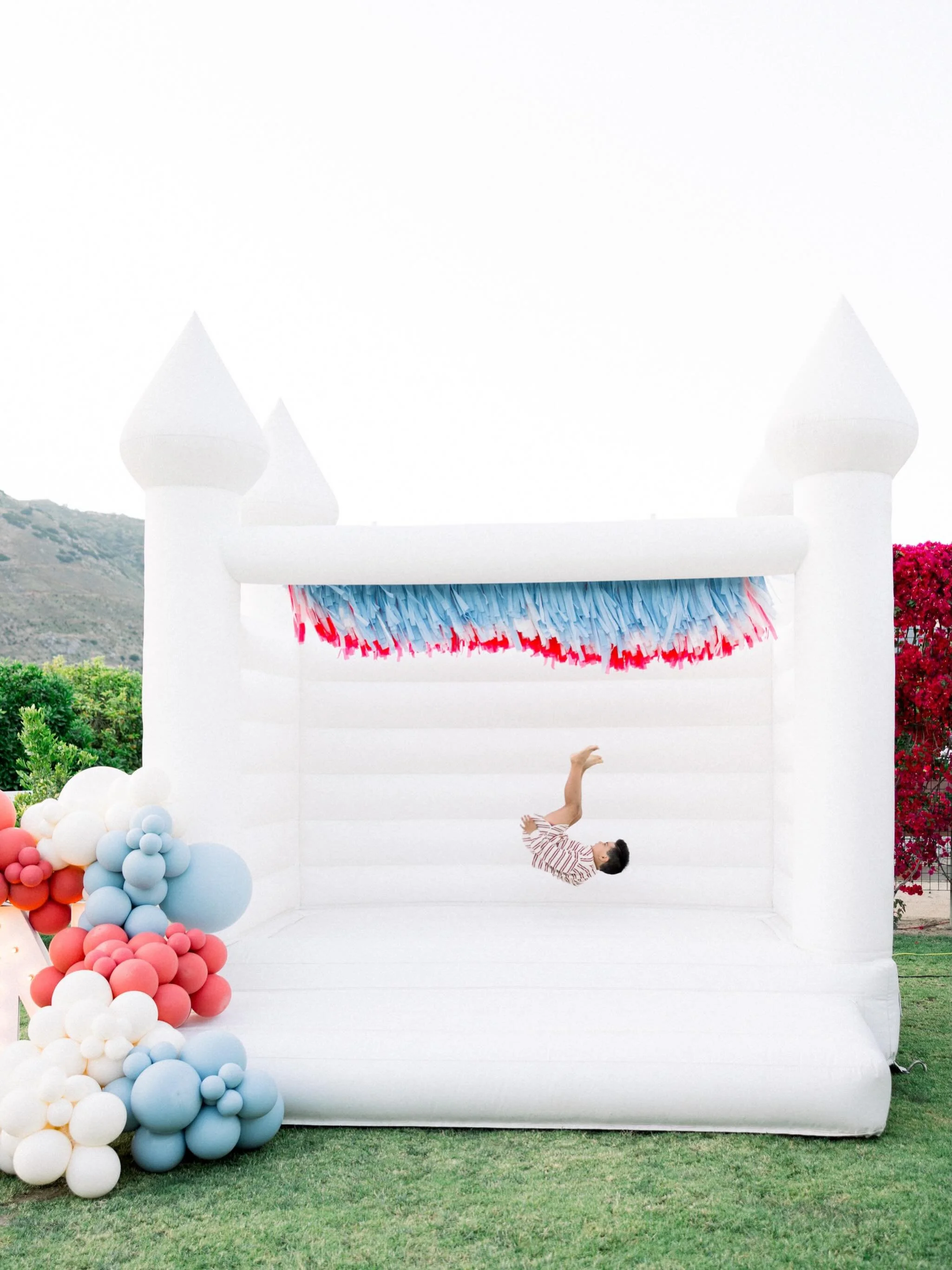 Memorial Day weekend is almost here 🇺🇸 We already know we&rsquo;ll be bouncing to kick off summer, what are your plans?!

Weekends are beginning to fill up, so if a bounce house is on your party wishlist, now&rsquo;s the time to check our calendar 