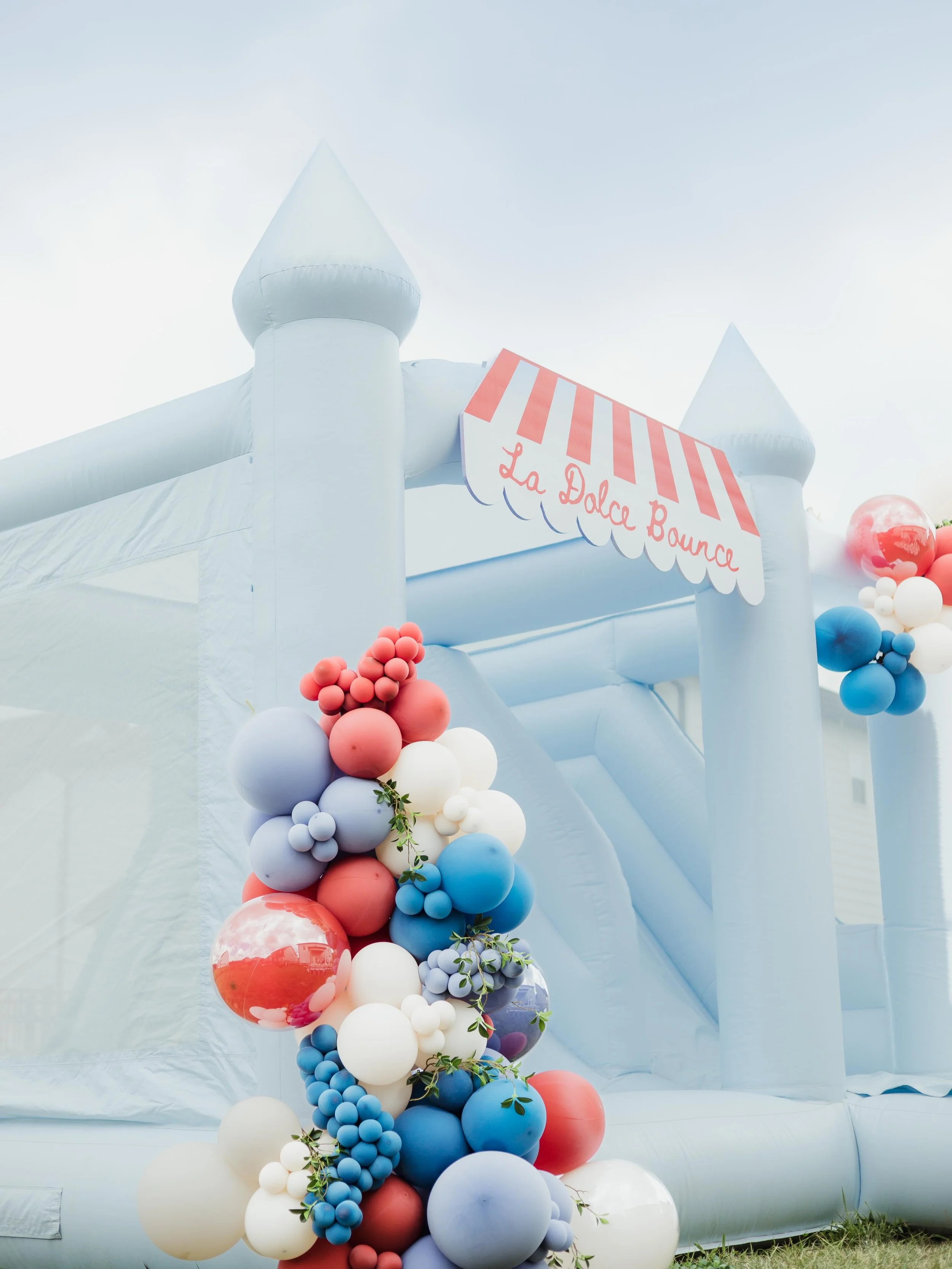 Ciao Bambina 🍅💙✨ The dreamiest blue combo inspo for all the sunny celebrations ahead. This is what summer party dreams are made of, down to every detail! 

#whitebouncehouselouisville#modernbouncehouse#kidsbirthdayideas#louisvilleevents