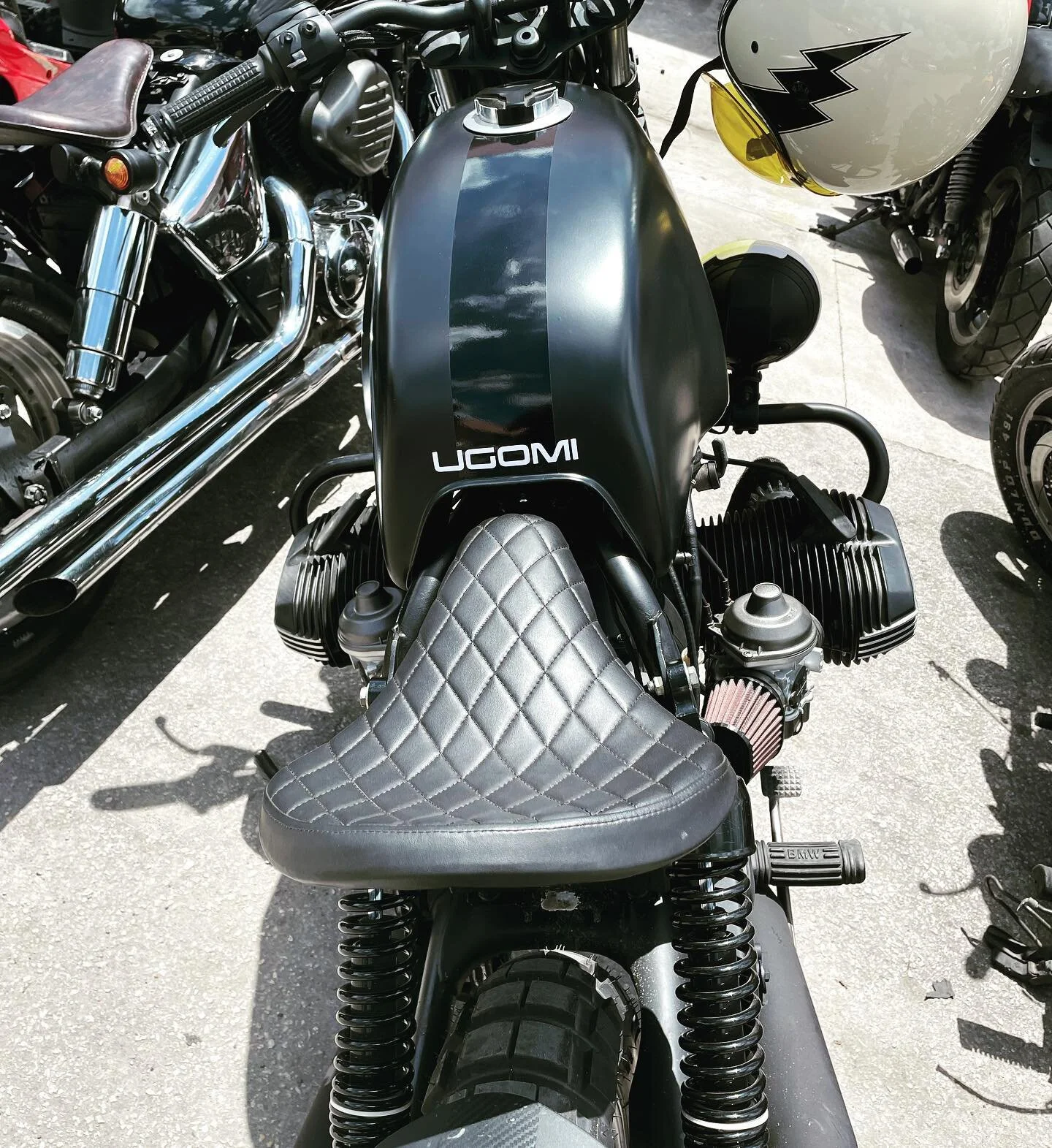 BMW r100 bobber by @ugomi_miami #custommotorcycles #bobberstyle #motorrad #caferacers