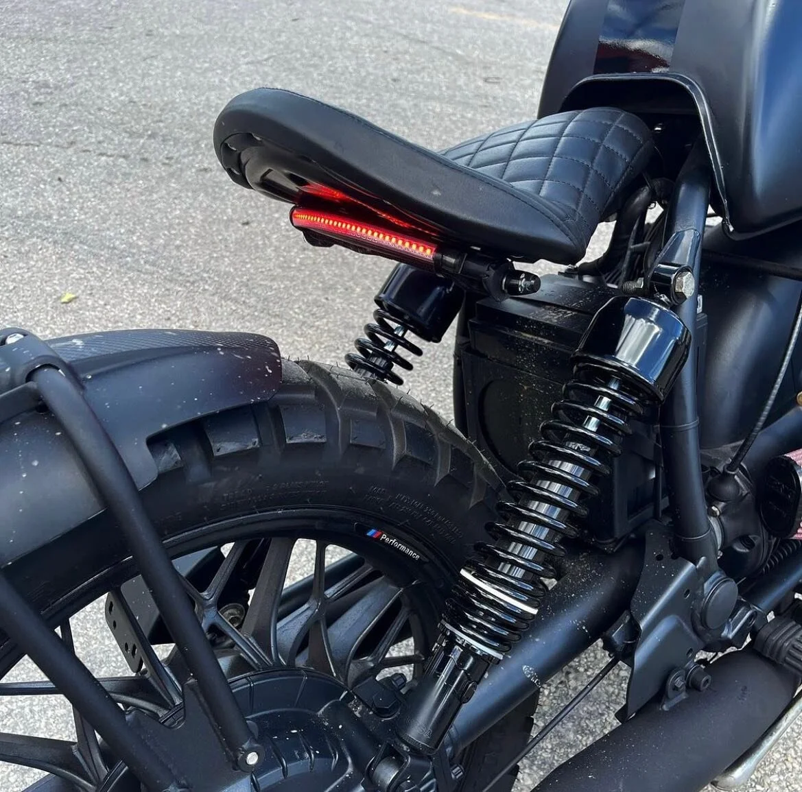 Custom details BMW bobber #bmwmotorrad #ugomi_miami #bobberstyle #bmwbobber #caferacerofinsta