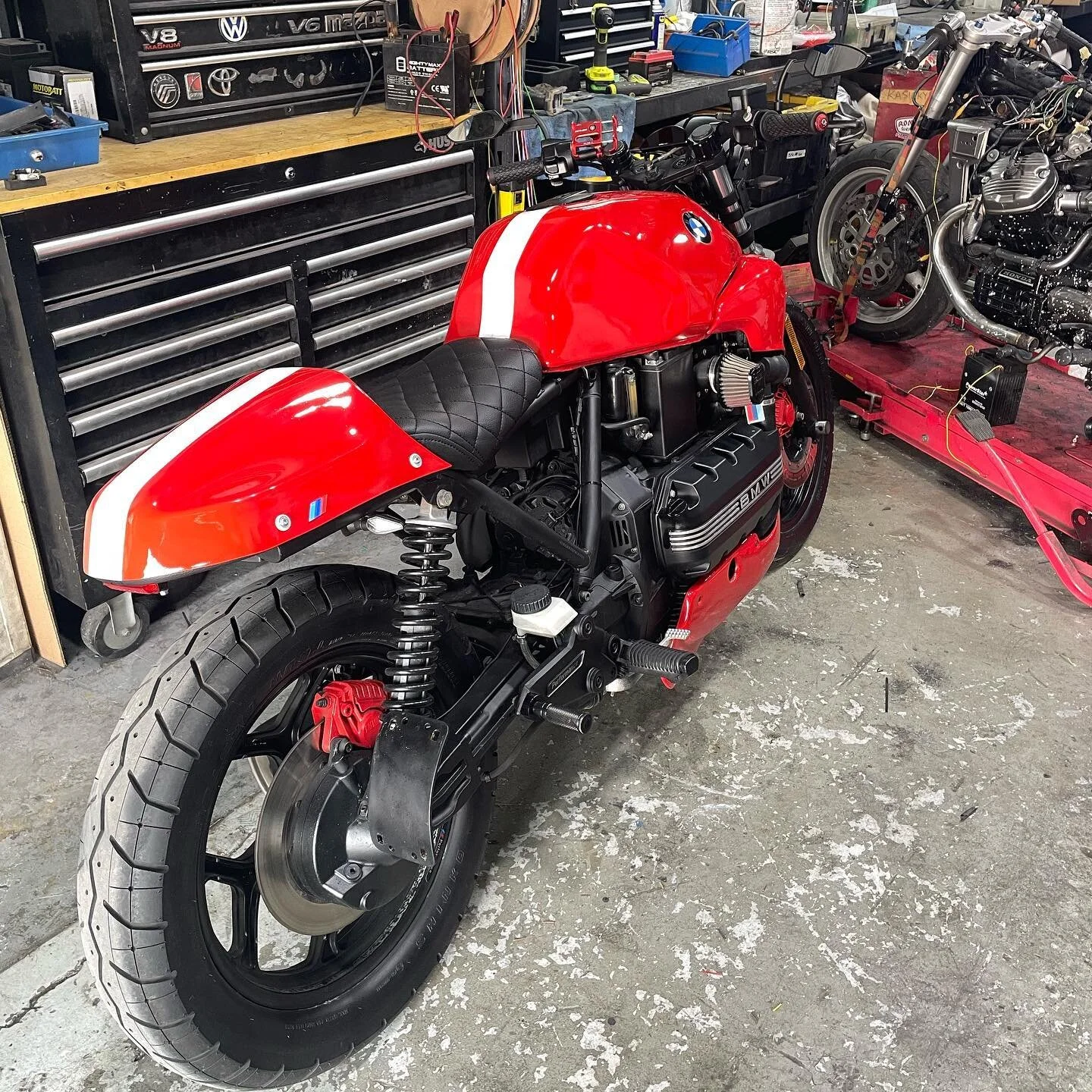 Tuning up BMW Toro Rosso #ugomi_miami #bmwmotorrad #caferacersculture #caferacer