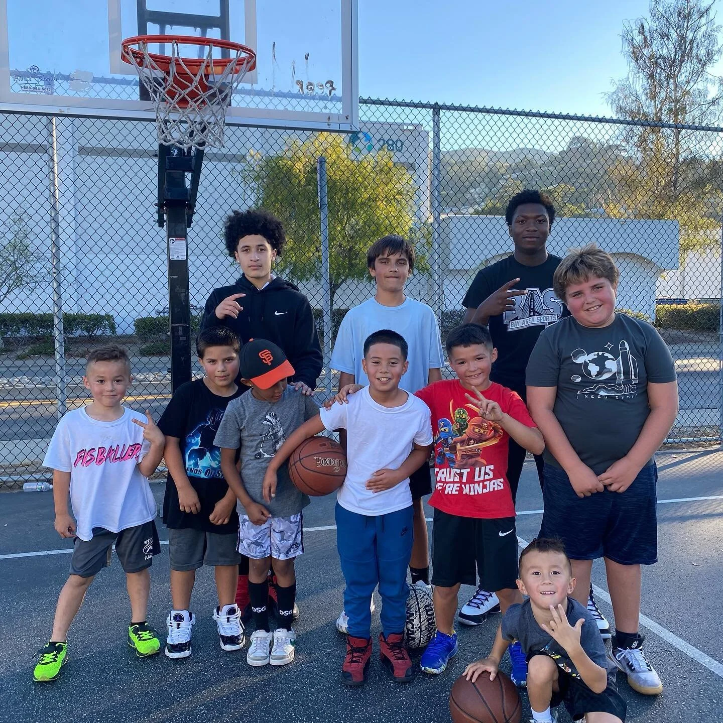 Building a program where each one teaches one, because thats what family is suppose to do! 

#fasFamily 
#somuchlove 
#lilHoopers 
#ballers
#bayareasports 
#kidsfitness 
#explore