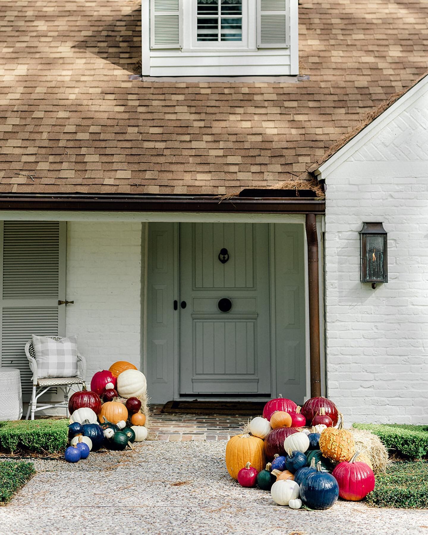 Pumpkins for fall?? I know, groundbreaking, 😉 but try spicing them up! These&nbsp;fall-themed colored pumpkins are a PERFECT way to add a little seasonal flare to the outside of your home. Parent Tip: They&rsquo;re also a great creative project for 