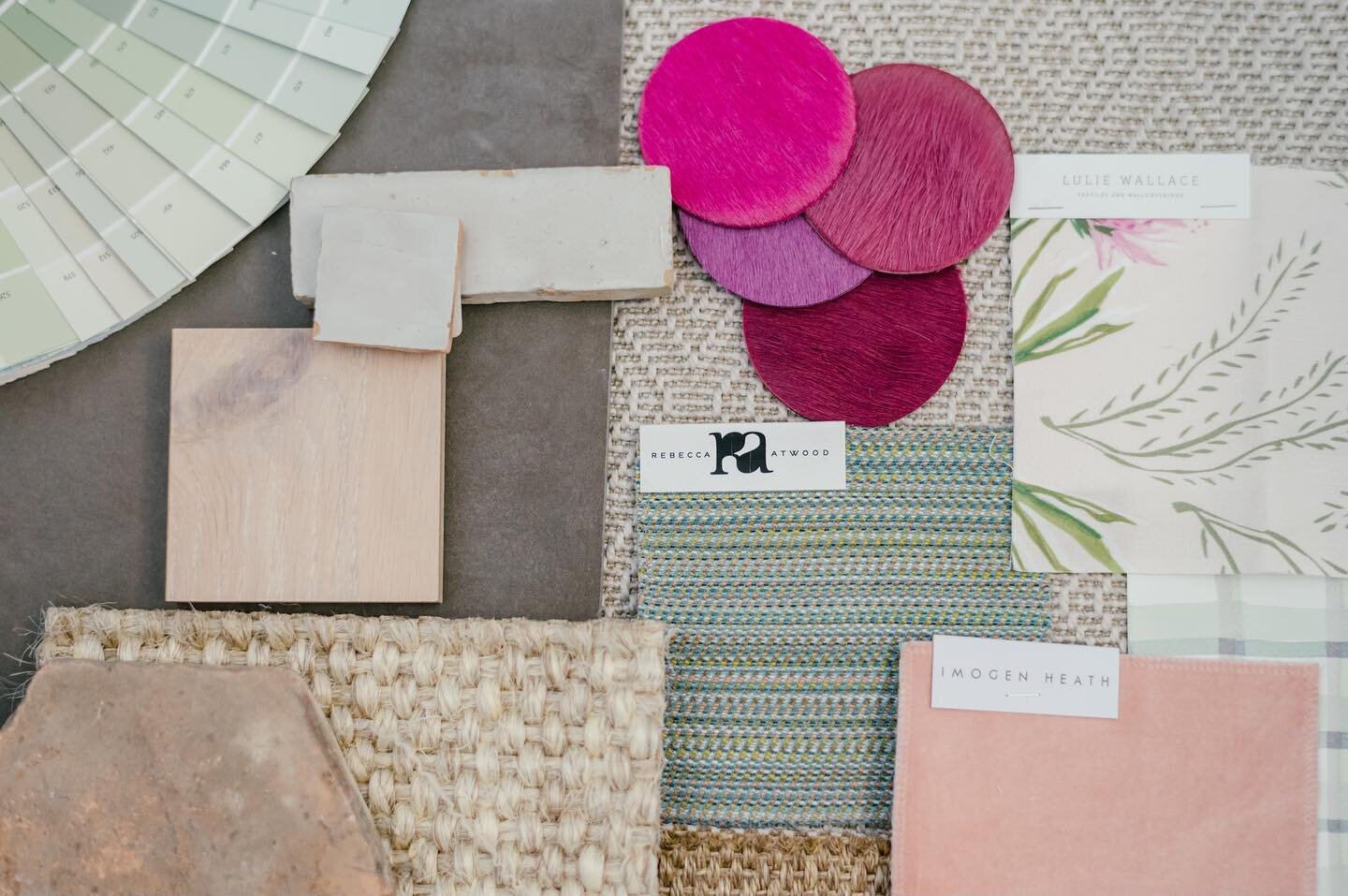 Pink-A-Boo!&nbsp;
Pairing bold colors doesn&rsquo;t have to be scary! We l💗ve how the subtle pop of pink plays off the warm sage and natural elements in this flat lay. 🥰 #LiveinColor #MarianLouiseDesigns
.
.
.
#interiorstyling #livedincomfort #desi