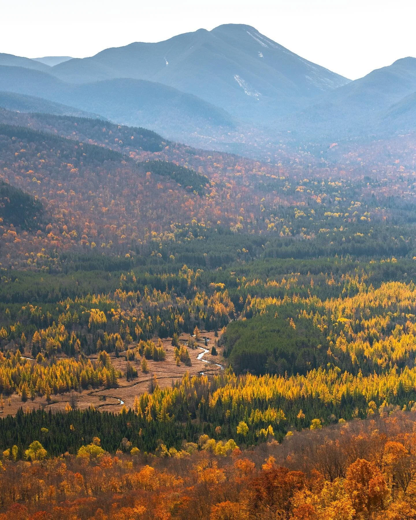 Forever falling in the love with this season! The Adirondacks did not disappoint! Couldn’t believe the beauty that’s just on the other side of the boarder๐ 
•••••••••••••&b