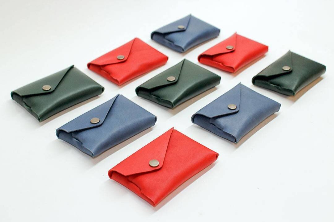 Got some new colours
Red, dark green and blue.
Link in profile. .
.
. 
#minimalism #mini #wallet #cards #creditcard #cardholder #leather #leatherwork #stitchless #origami #fold #folded