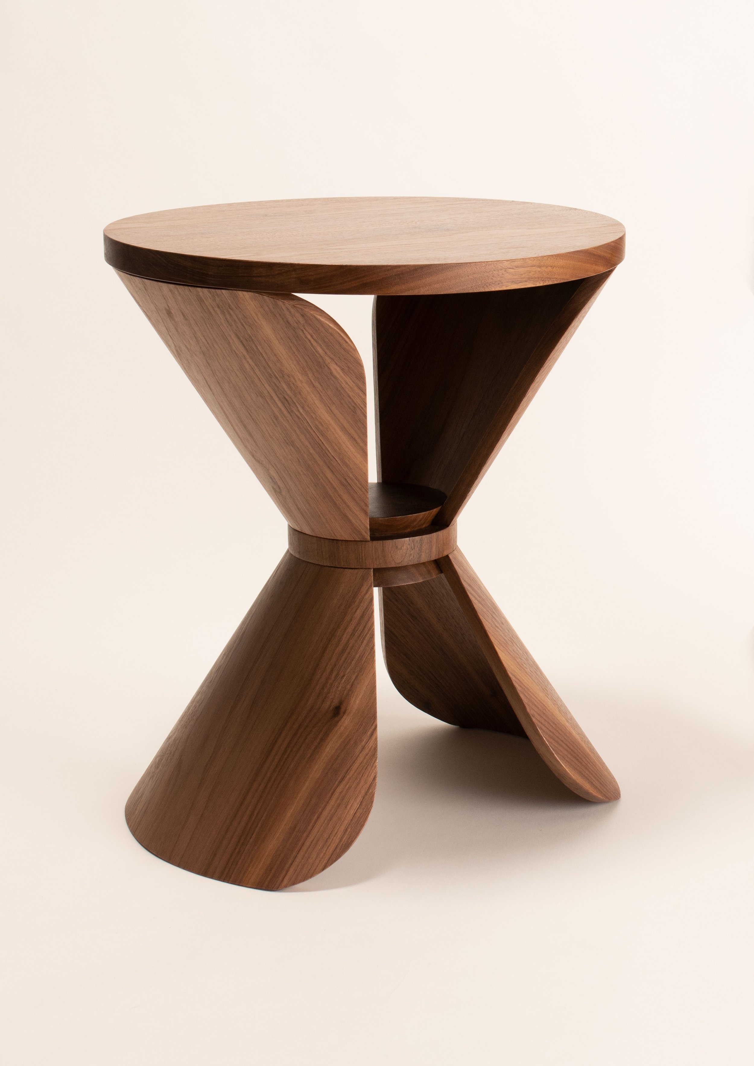 Nae_Tanakorn_ResonateSide_Table_01.jpg
