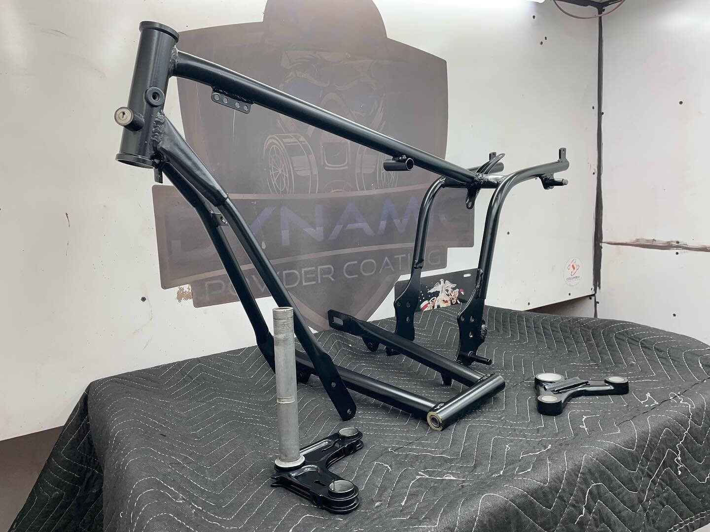 Got this frame and some other parts for the restoration knocked out in @columbiacoatings Super Satin Black 🤘💪 
.
.
.
.
#powdercoat #powdercoating #powdercoated #motorcycle #restoration #blackedout #motorcyclelife #restorationproject #makeitnew #dyn