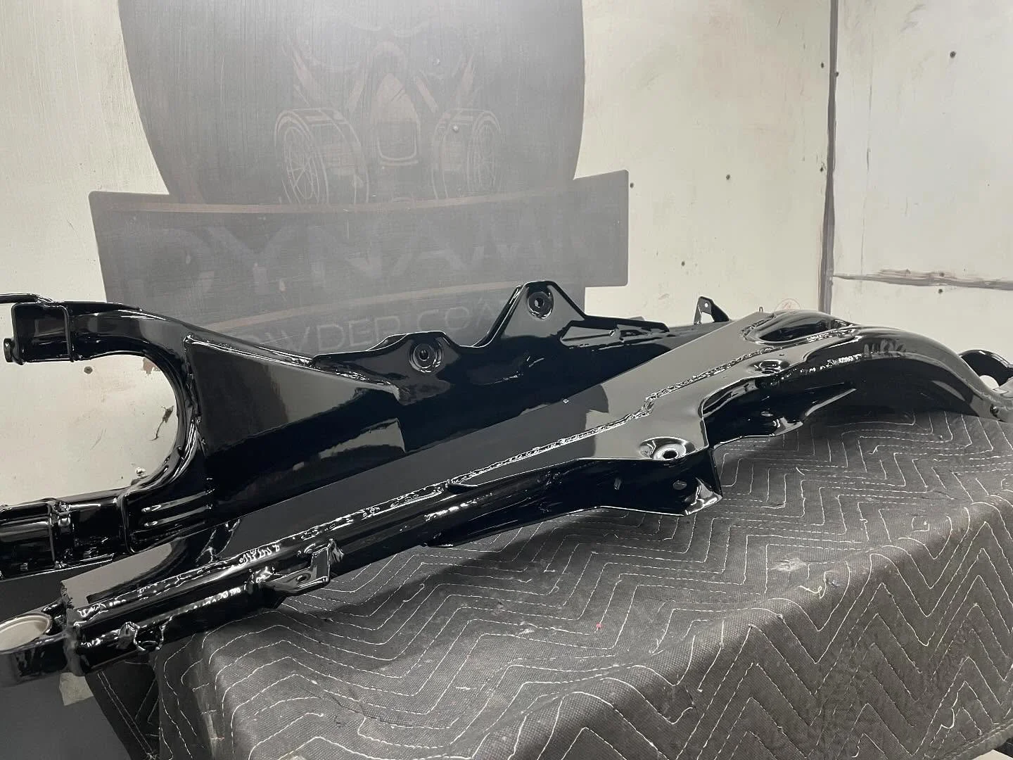 Refinished some trailing arms in @columbiacoatings OEM Black. The best looking gloss black on the market 💪
.
.
.
.
#powdercoat #powdercoating #powdercoated #sxs #polaris #rzr #canam #offroad #columbiacoatings #sidebyside #refinish #restoration