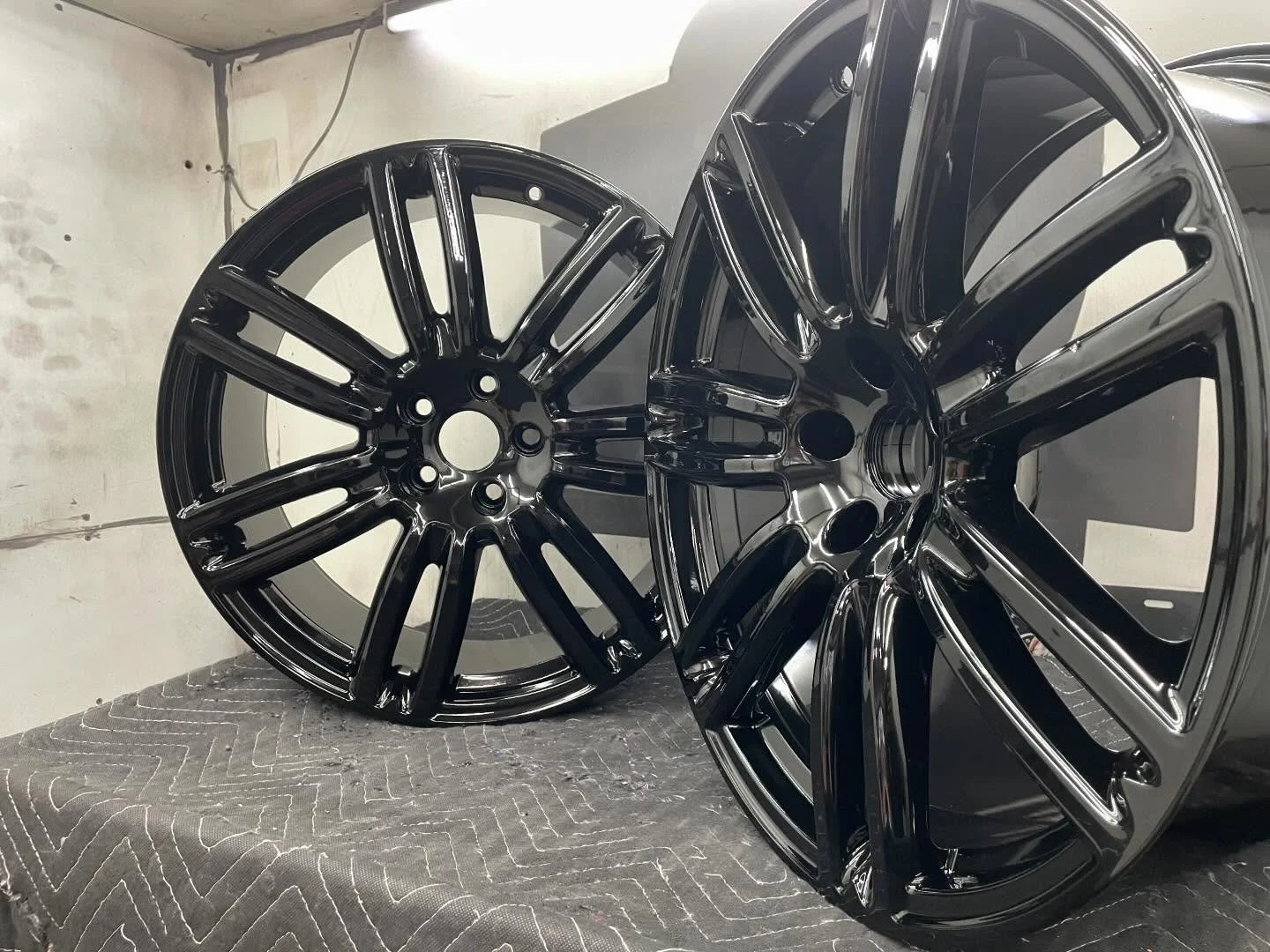 @columbiacoatings OEM Black as usual on these @maserati Wheels we refinished a couple weeks ago!
.
.
.
.
#powdercoat #powdercoated #powdercoatedwheels