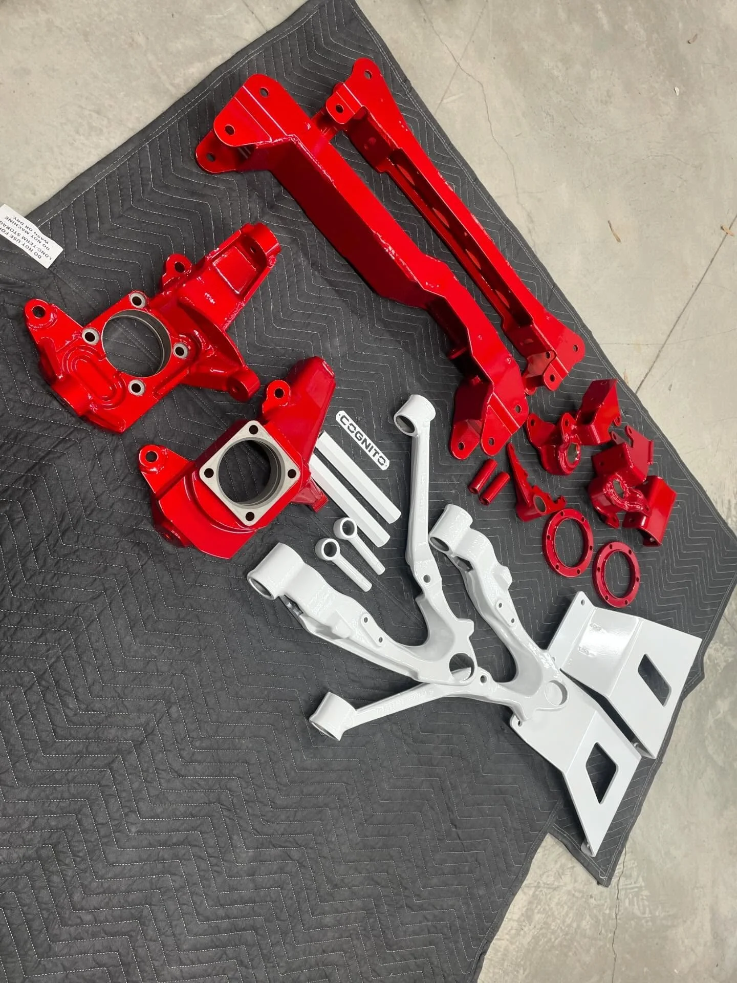 @cognitomotorsports lift refinished for my man @rupertt_z71 🤘 this has got to be one of the cleanest cat eye trucks on the planet and he keeps making it better 💪🤘
.
.
.
.
#powdercoat #powdercoating #cognito #liftedtrucks #showtruck