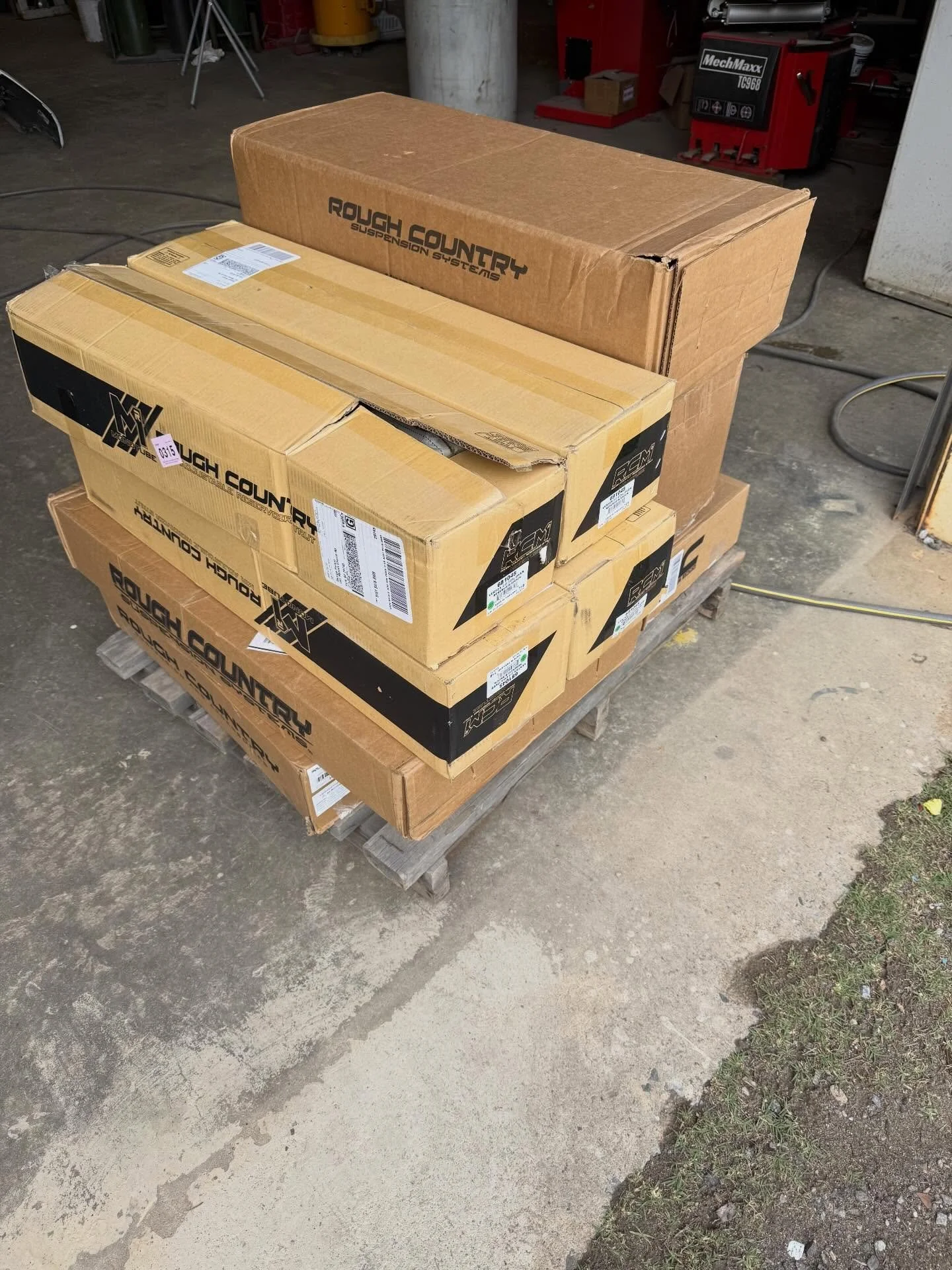 Fresh shipment of @roughcountry lifts came in last week! Don&rsquo;t forget we are a Rough County dealer! We would love to get you set up and get your ride looking right!
.
.
.
.
#powdercoat #liftkits #liftedtrucks #customtrucks #roughcountry