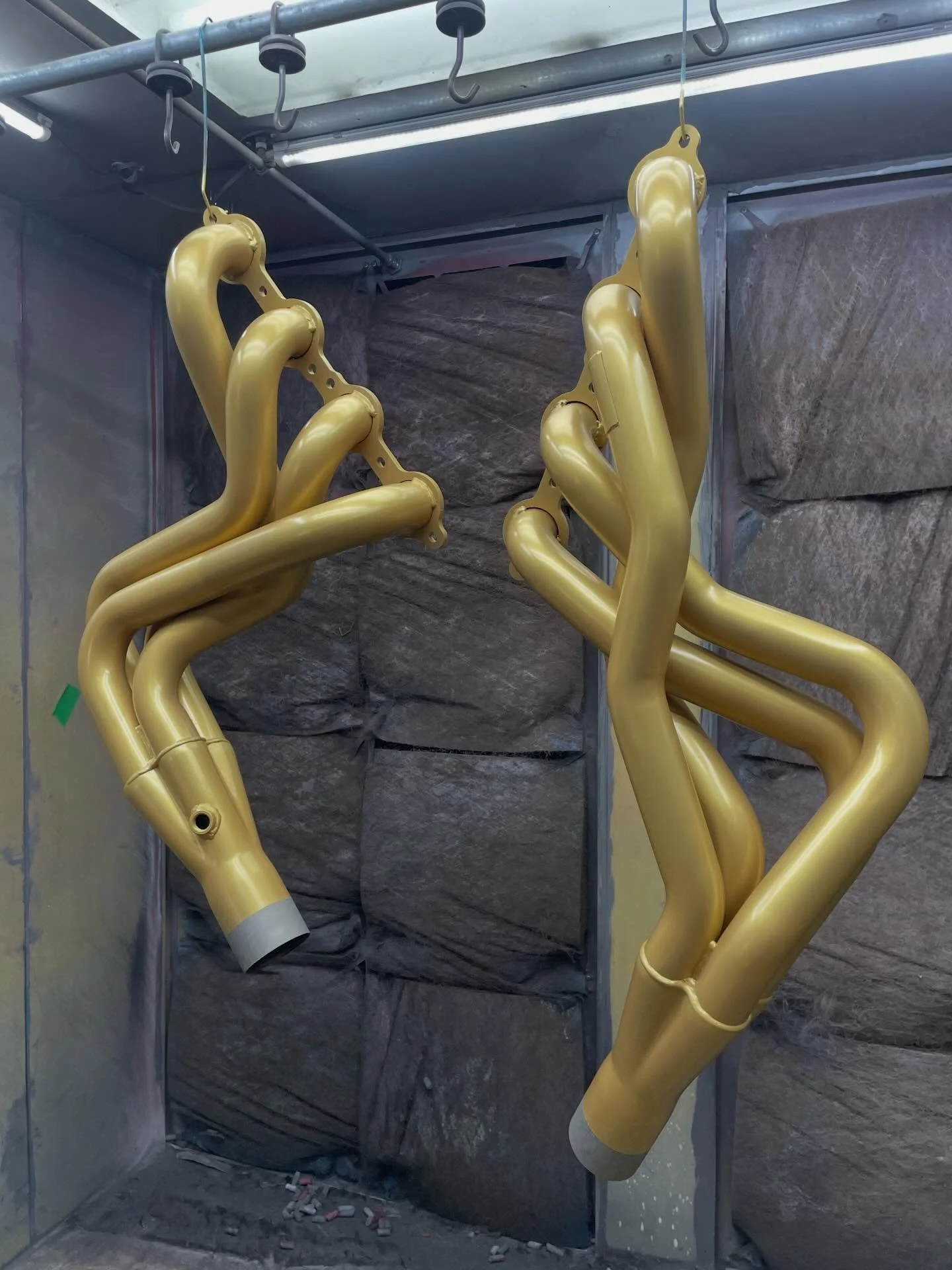 Don&rsquo;t forget, we&rsquo;re York Counties ONLY certified @cerakote Applicator! We have been doing a ton of @cerakote on sets of headers lately!

Here is a set of 2&rdquo; @american_racing_headers in V-172 Gold high temp ceramic from @cerakote goo