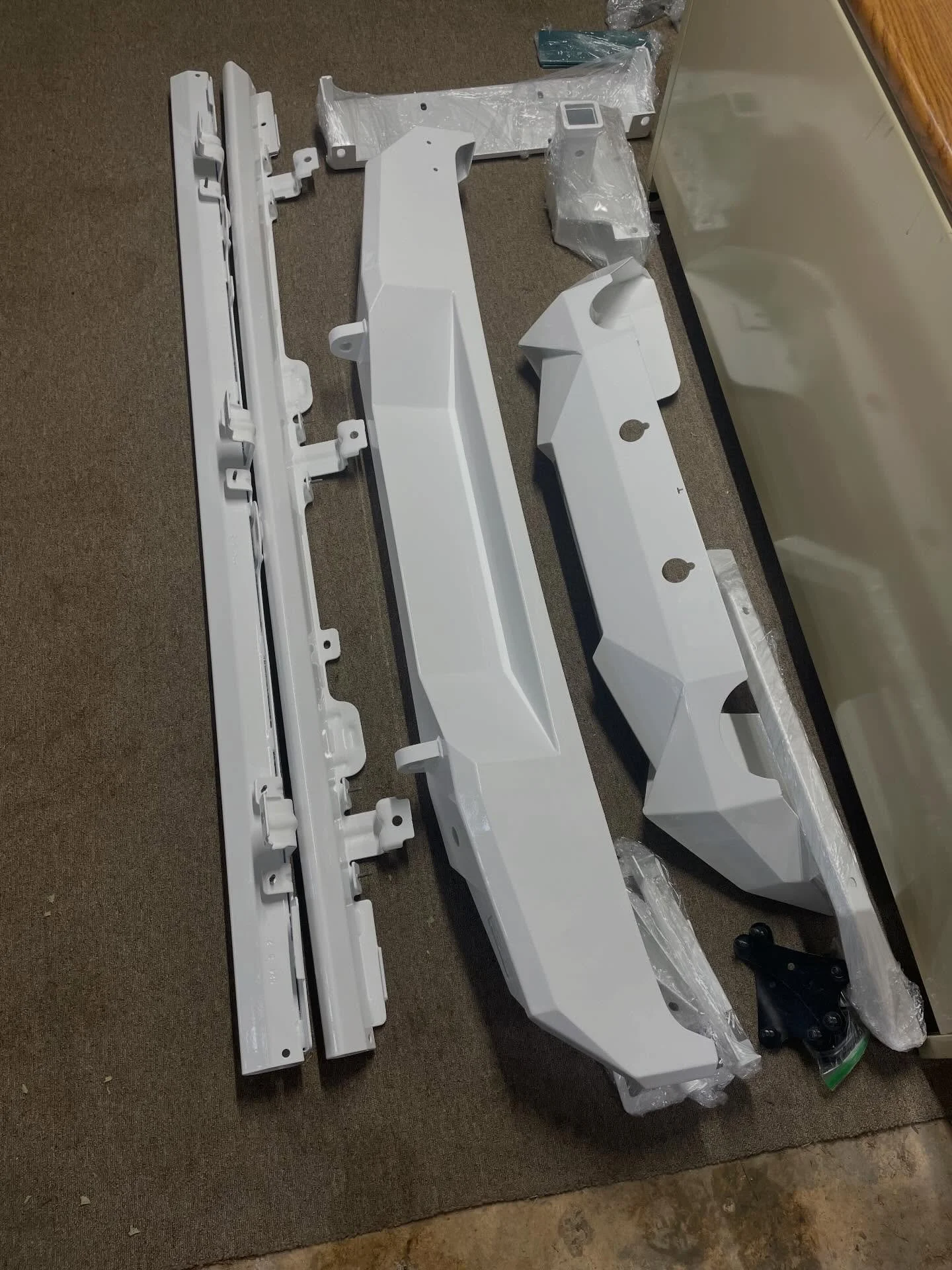 We got these Jeep bumpers and rock sliders for @jamie_rhyne refinished in @columbiacoatings Super Mirror White over a Zinc Primer base to make sure these parts have the long lasting finish they deserve!
.
.
.
.
#powdercoat #powdercoating #powdercoate