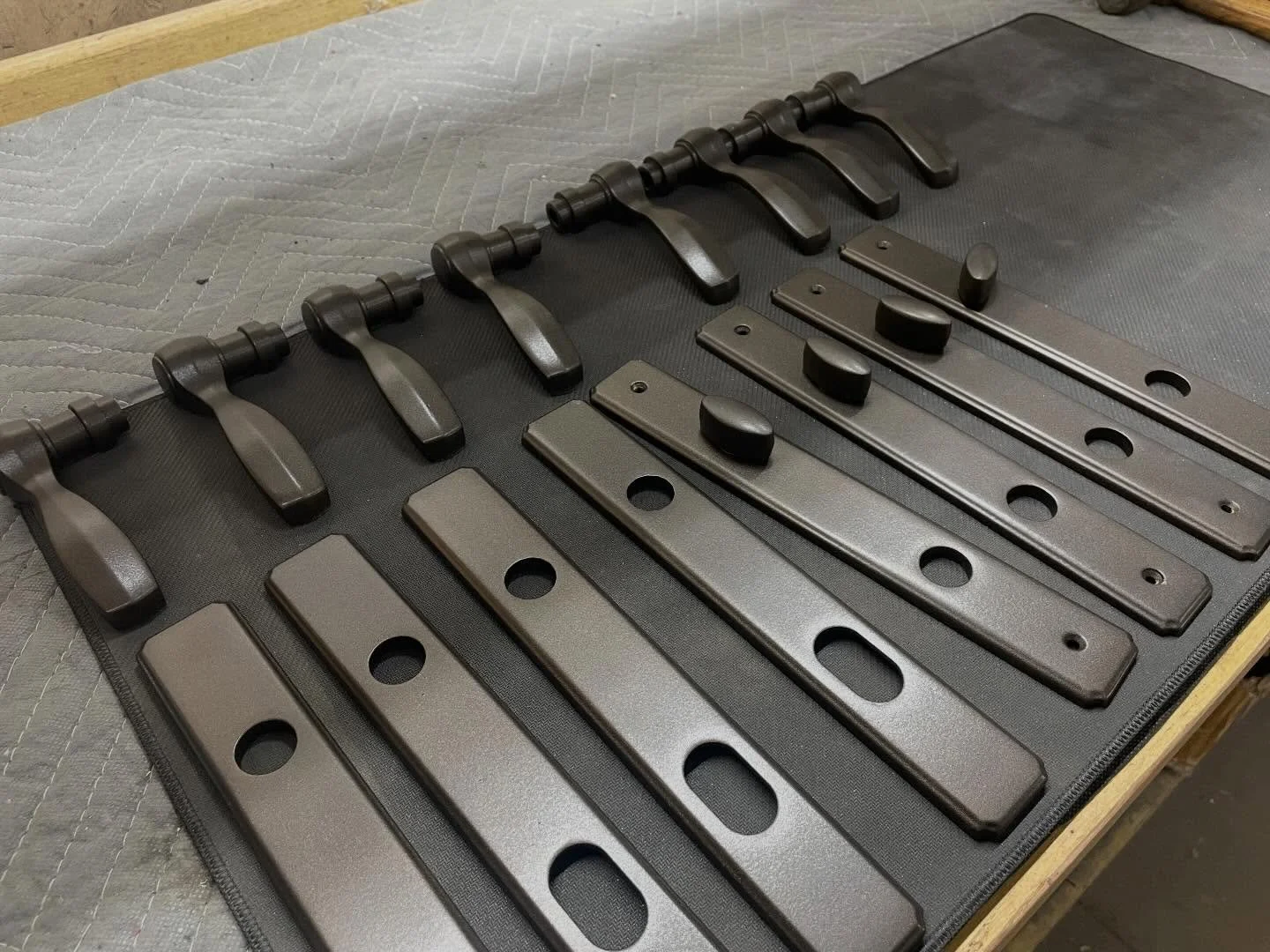It&rsquo;s not always automotive and flashy color. Here&rsquo;s some residential door locks and handles we refinished in oil rubbed bronze.

Commercial, residential, high volume, automotive, we&rsquo;ve got you covered!
.
.
.
.
#powdercoat #powdercoa
