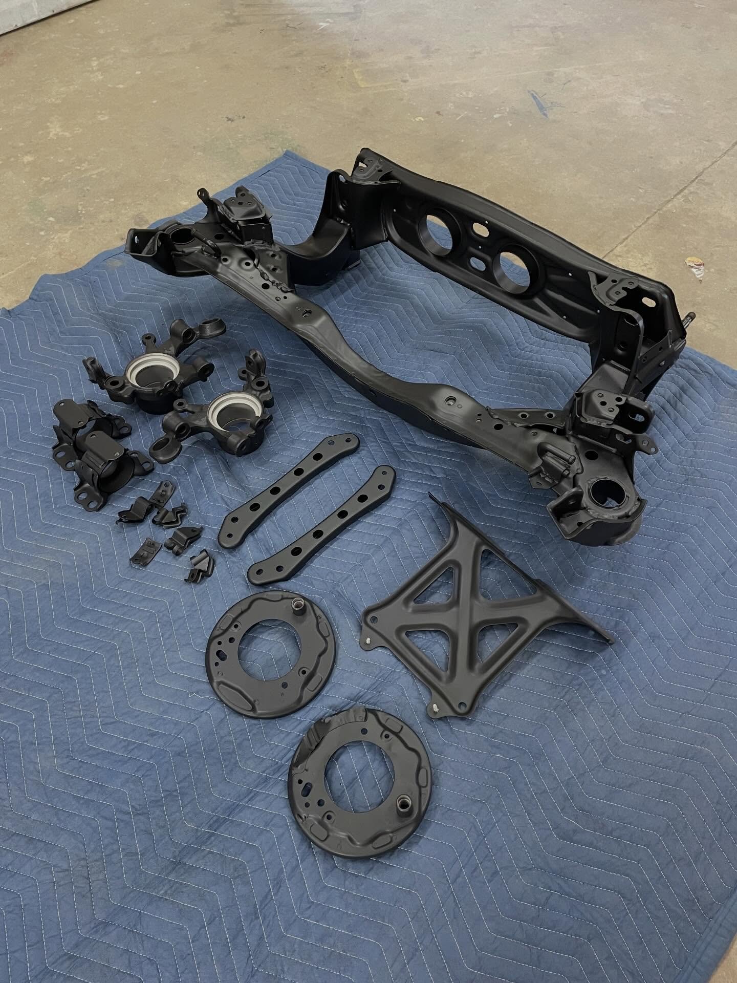 Some @toyota #Supra parts refinished for the man @supra_enzo in @columbiacoatings Super Matte Black. 

We&rsquo;re always happy to help make sure cars look good as new for years to come!
.
.
.
.
#powdercoat #powdercoating #powdercoated #restoration