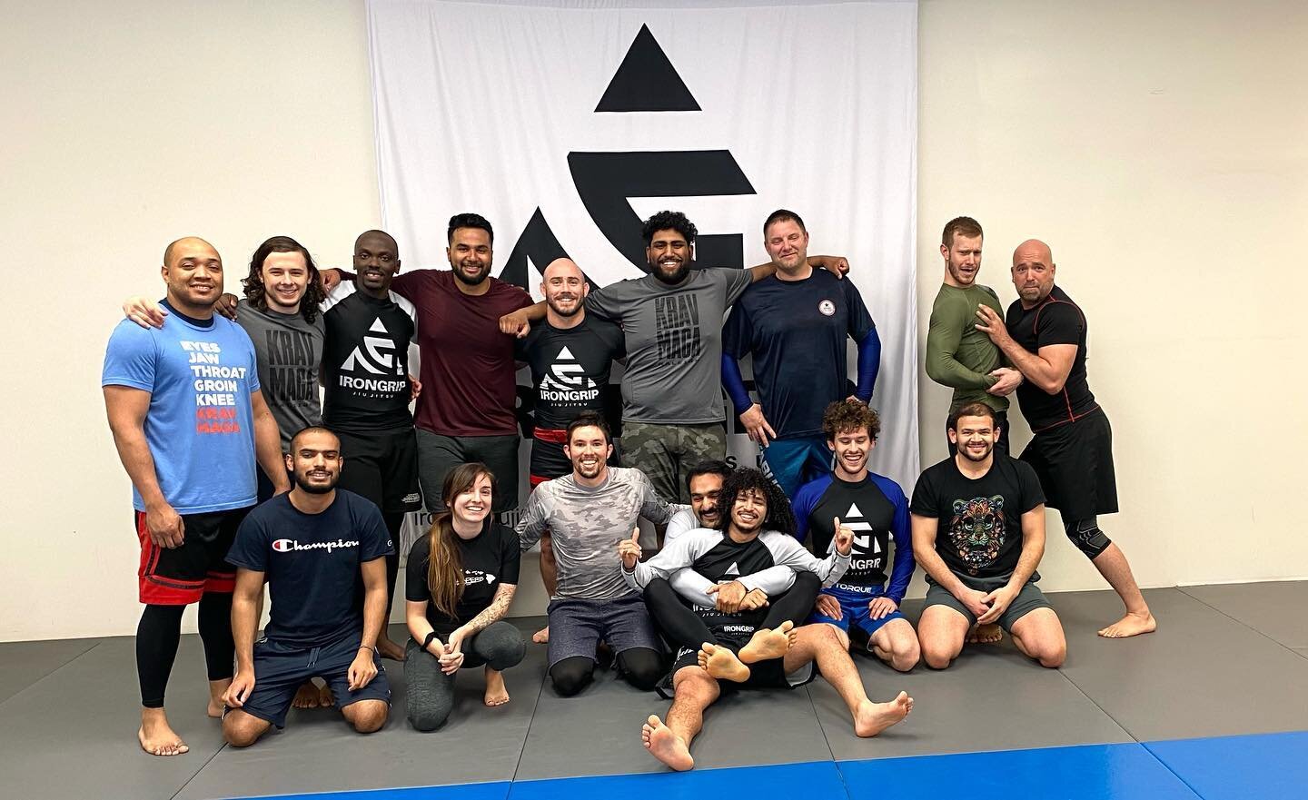 TUESDAYS NO-GI🔥🔥
.
.
.

#bjj #bjjgirls #bjjtraining #bjjlifestyle #jiujitsu #jiujitsu4life #jiujitsufamily #mma #mmatraining #mmafighter #discipline #respect #raleigh #artsuave #selfdefense #kidsbjj #kidsjiujitsu #kidsjiujitsu #womenbjj #womenjiuji