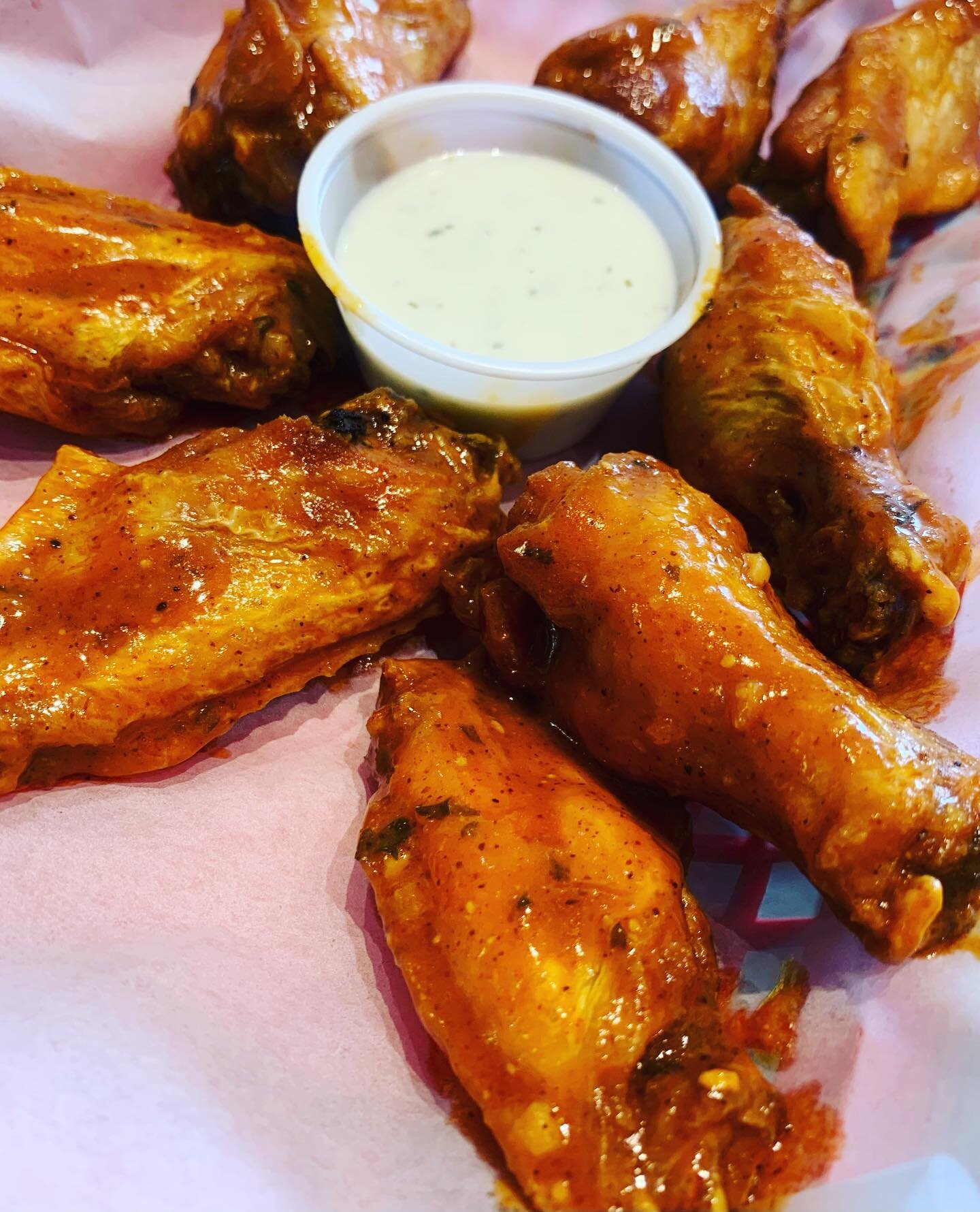 Come check out these delicious wings !!!!!! 5 different flavors to choose from!!!!
#buffalowings #wings #foodporn #burger #planotx #richardsontx

Contact Us
🌐 www.nestburgers.com
📞 +1 972-881-5272
👤 info@nestburgers.com
