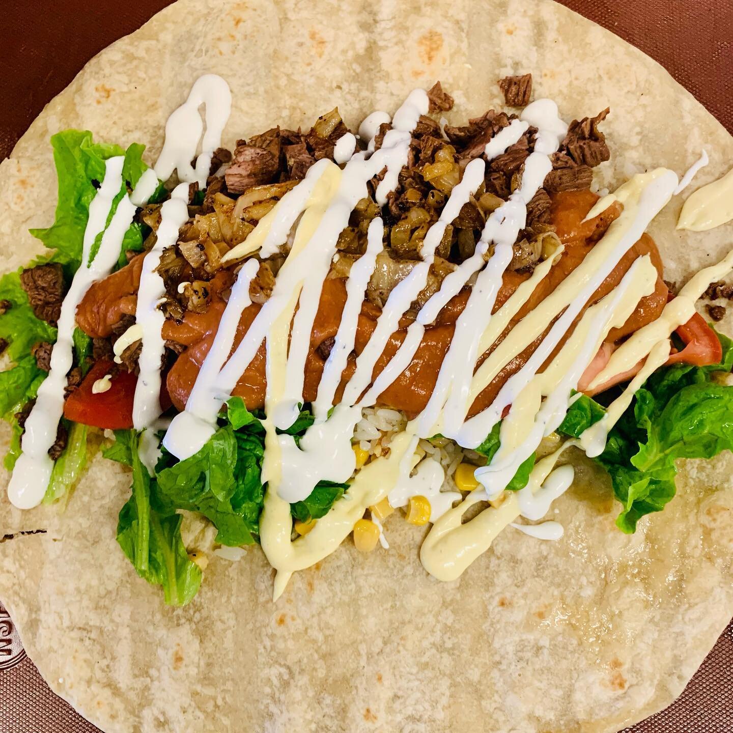 Nest Burrito packed with our Mexican rice, chipotle pinto beans, grilled onions, lettuce, tomato, Nest Crema, savory mayo-lime dressing and your choice of Beef, chicken or Brisket!!!!
#burrito #planotx #dfwfoodie #planofoodie #planotx #richadsontx #t