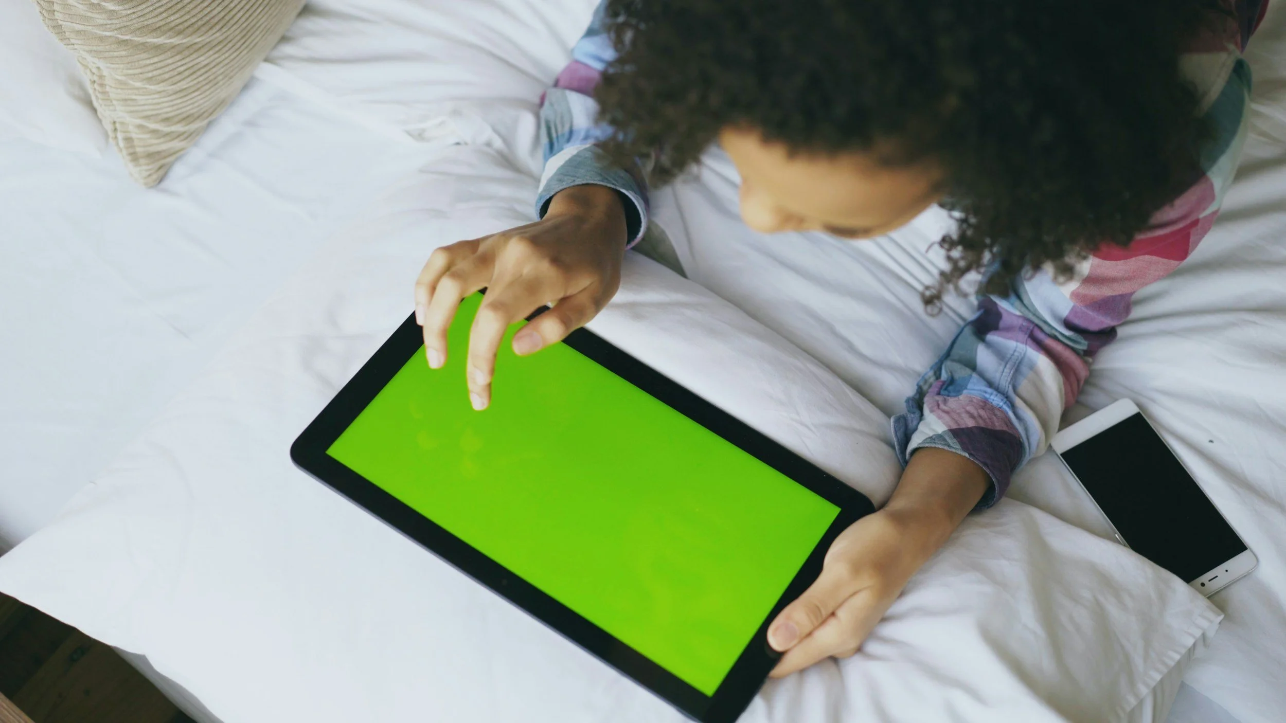 kid coding on tablet