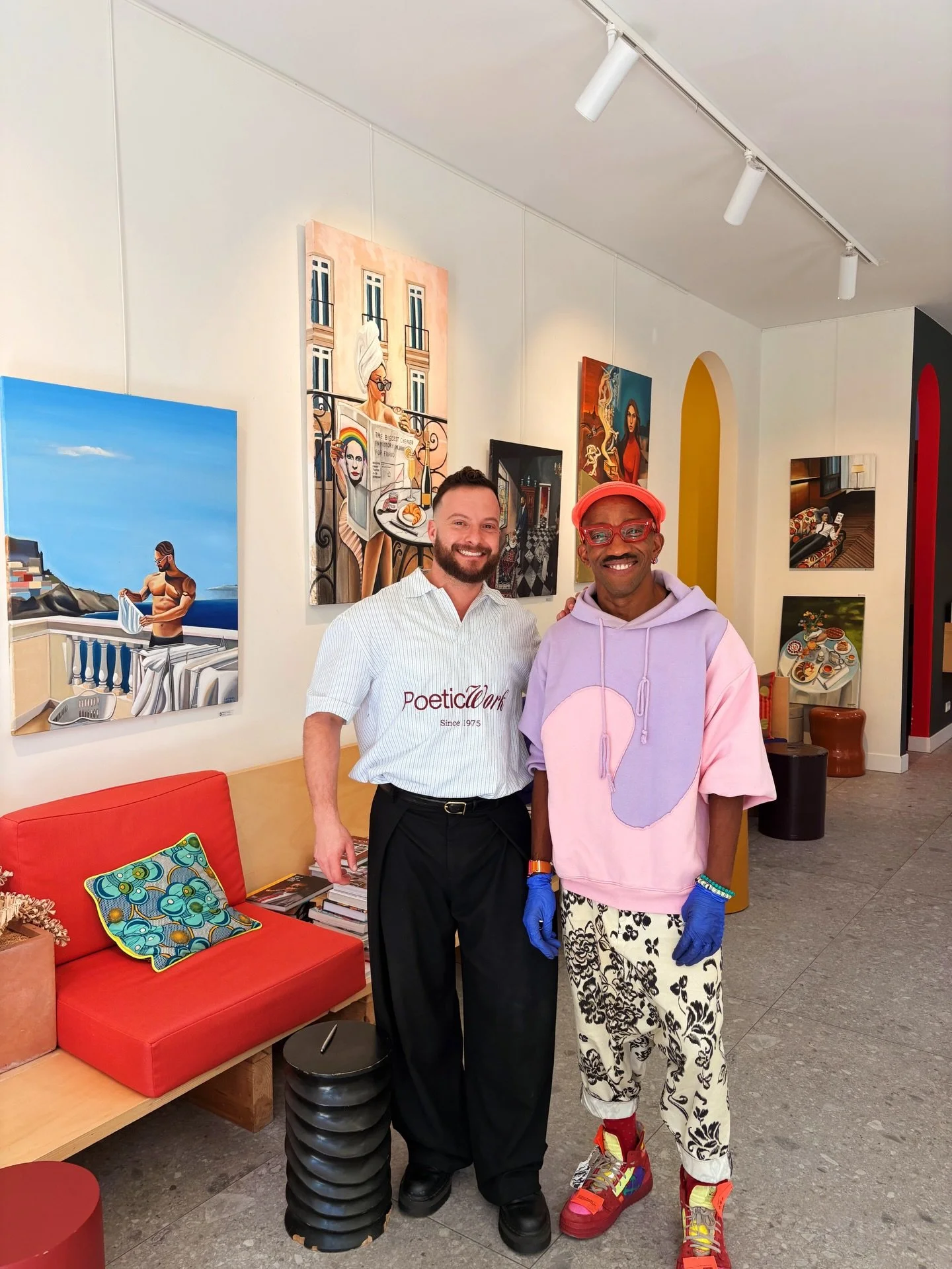 New exhibition at @monsieuralieu in Amsterdam Oost!
Come see my artworks and get your fresh haircut with the one and only Alieu. Such an amazing personality. His interior breath life, positivity, merged with vibrant colors. Our vibes of a colorful ex
